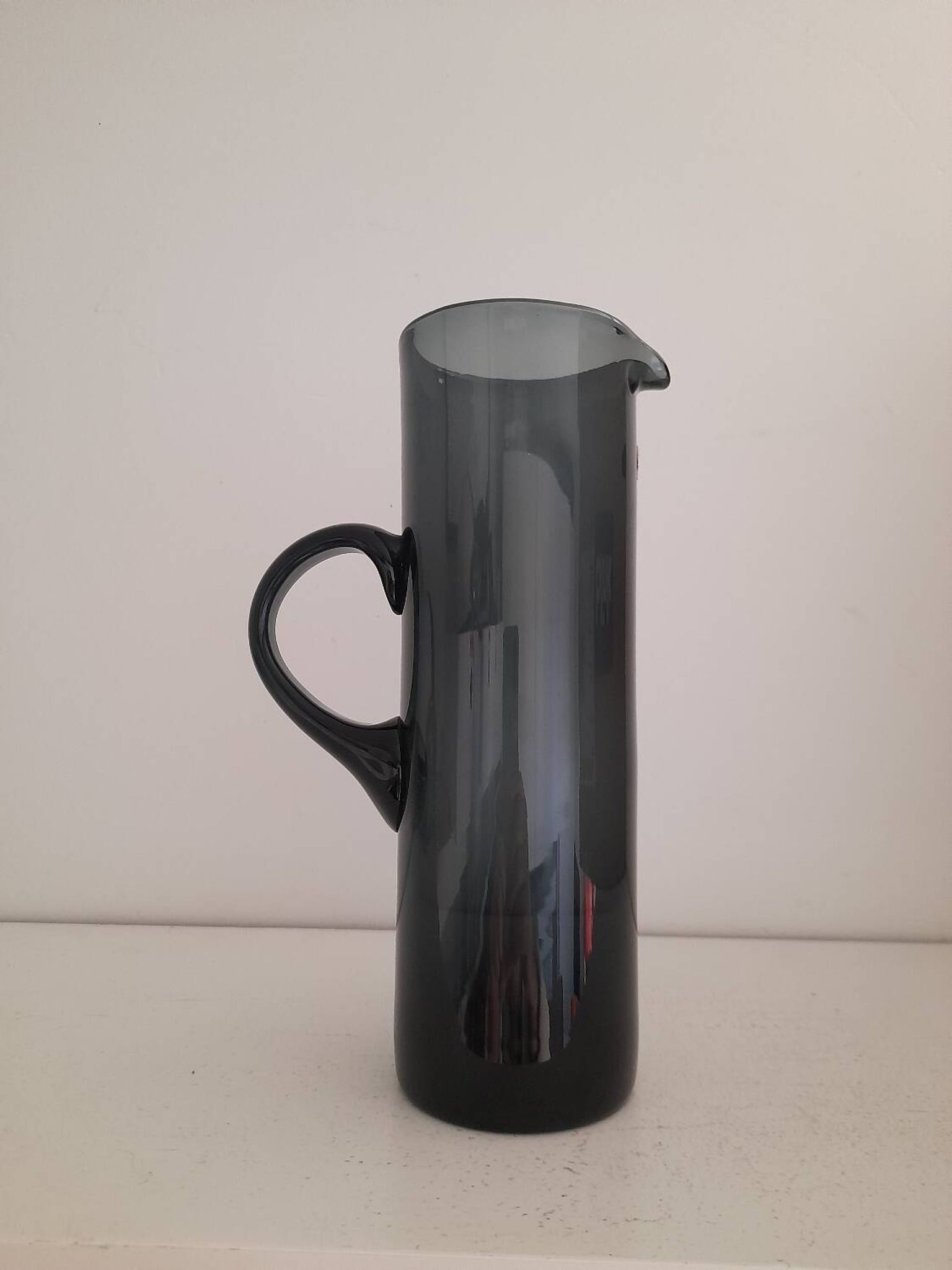 Pichet danois en verre fumé bleu-gris