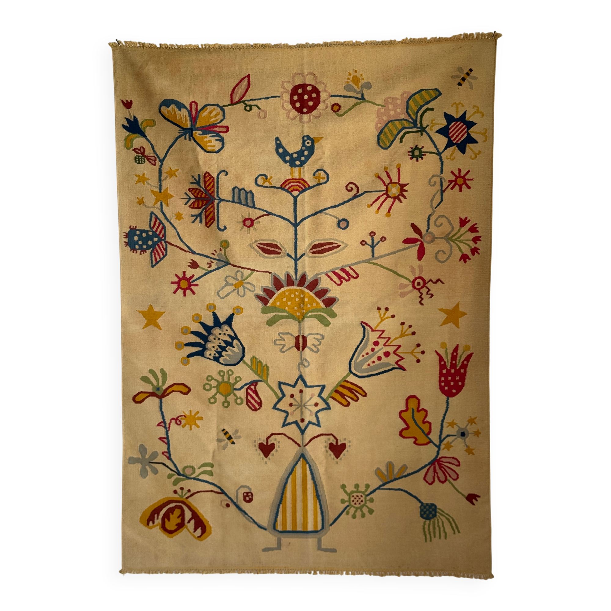 Large beige Indian rug with floral patterns 196x137.