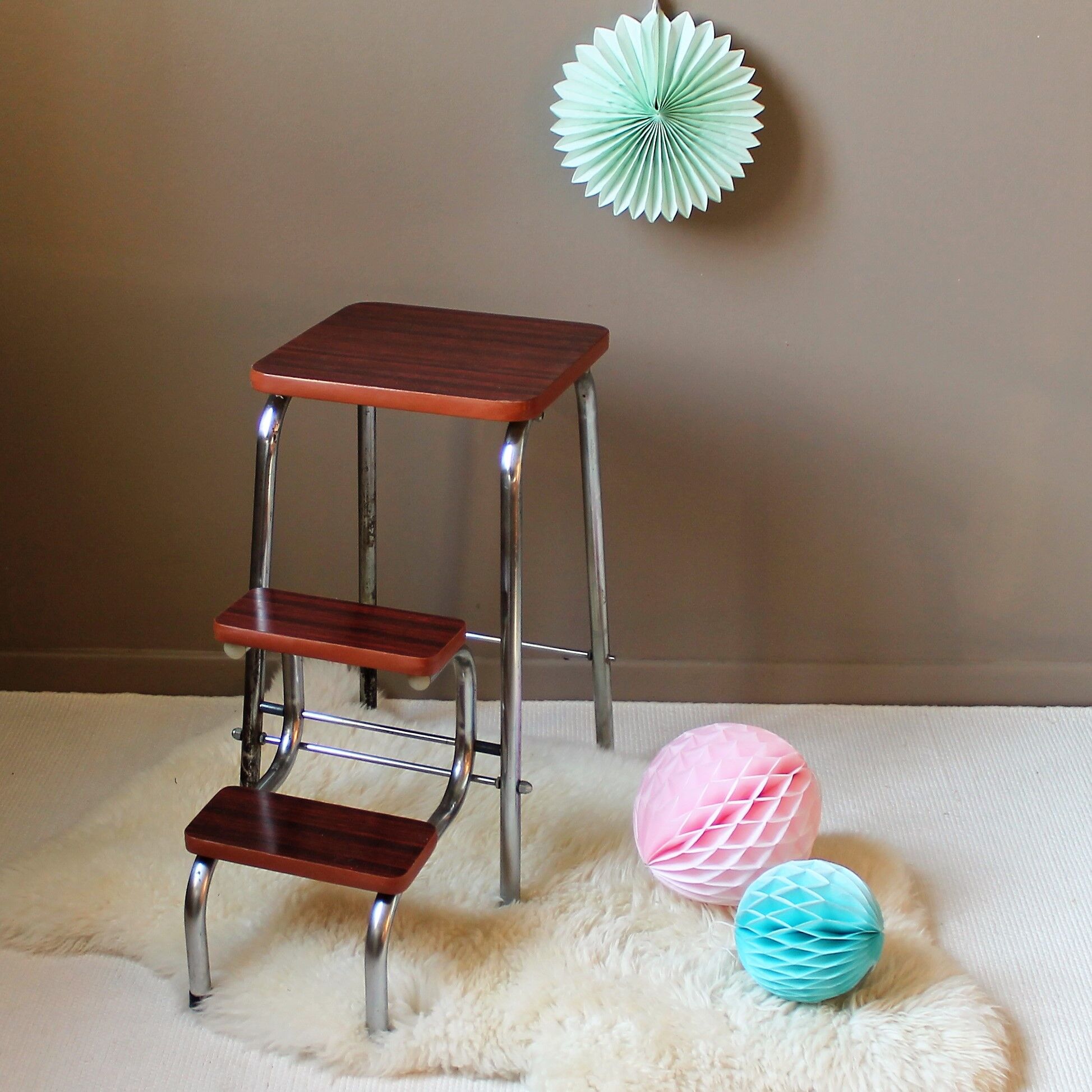 Vintage stool-escabeau