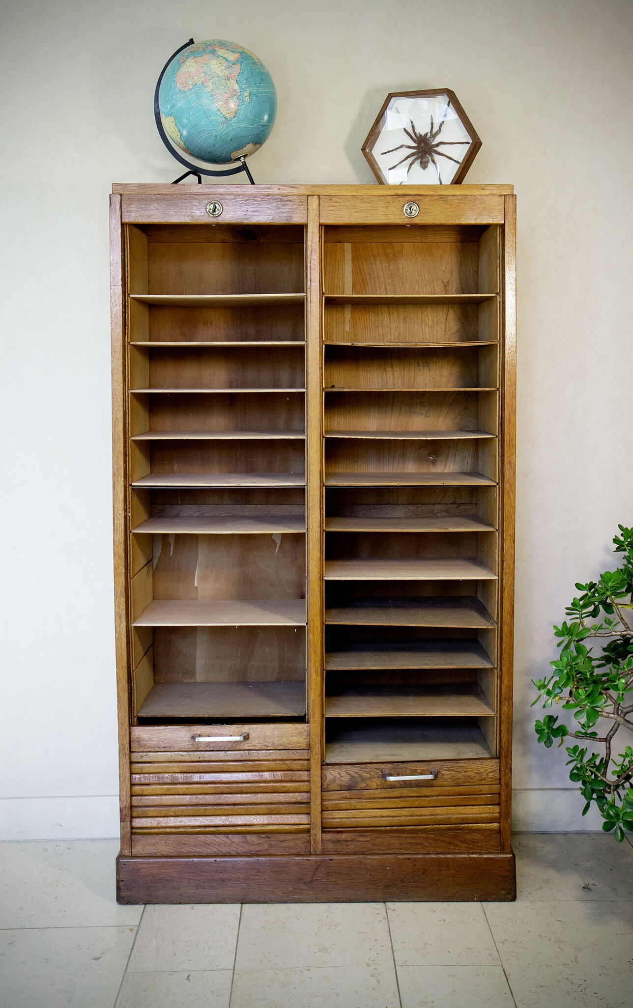 Superb Cabinet double curtain, 40-50 year, solid oak