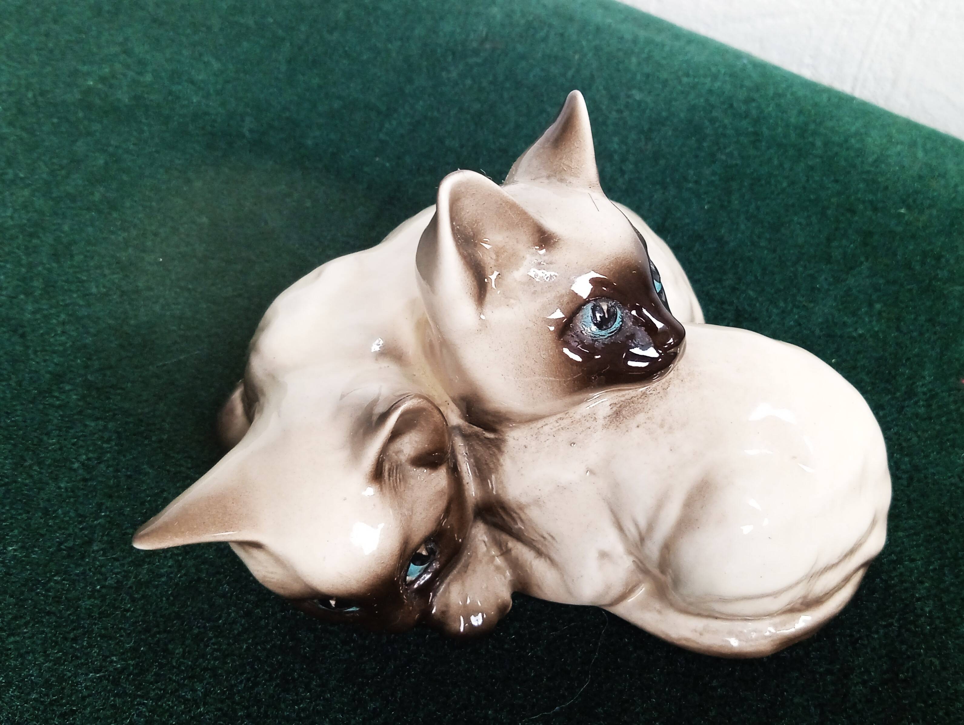 Pair of Siamese kittens in English porcelain from Beswick