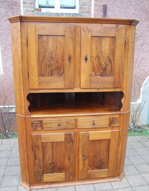 Louis XVI period corner cabinet in walnut from the 18th century