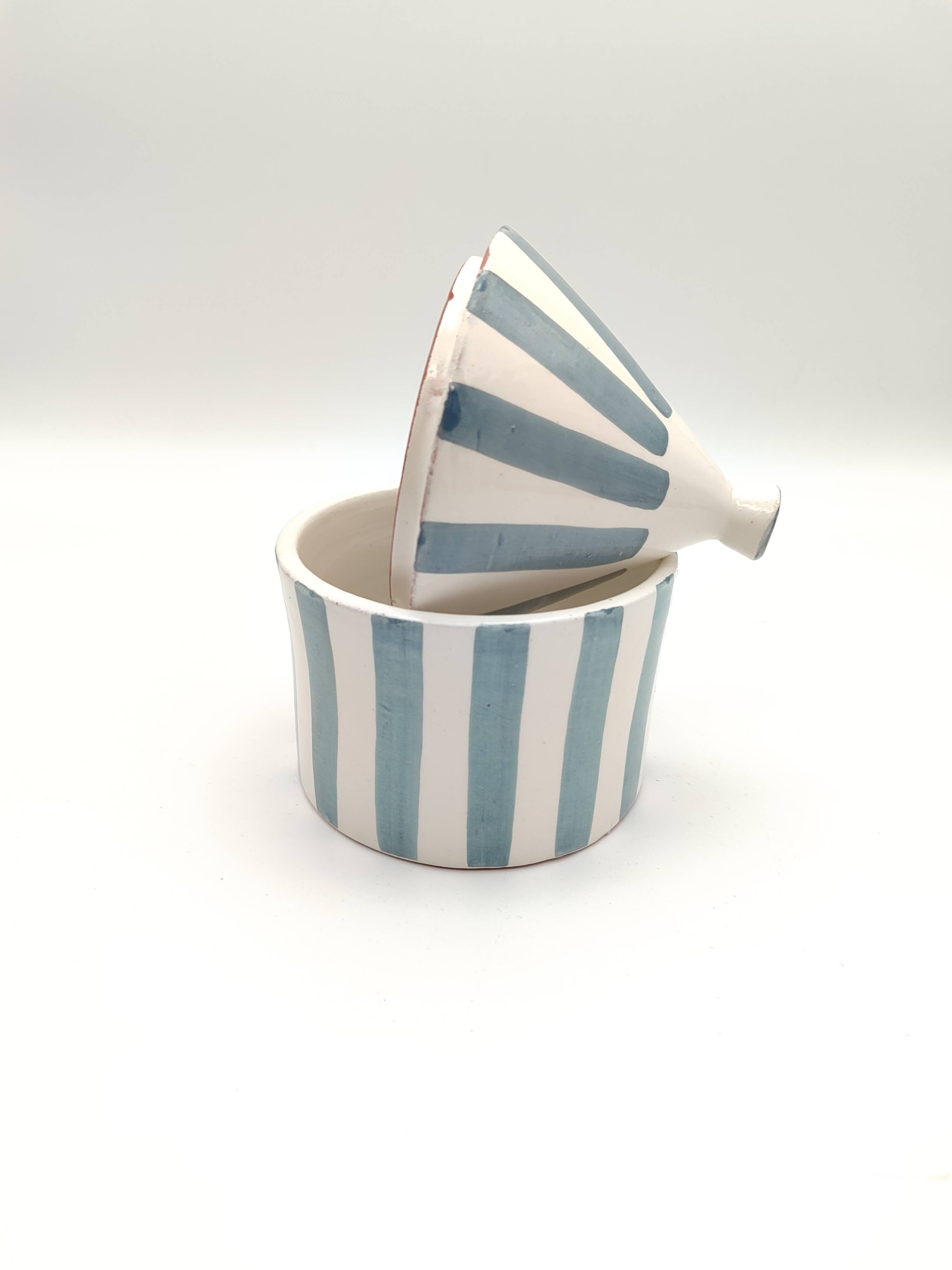 Ceramic bowl with bohemian style lid