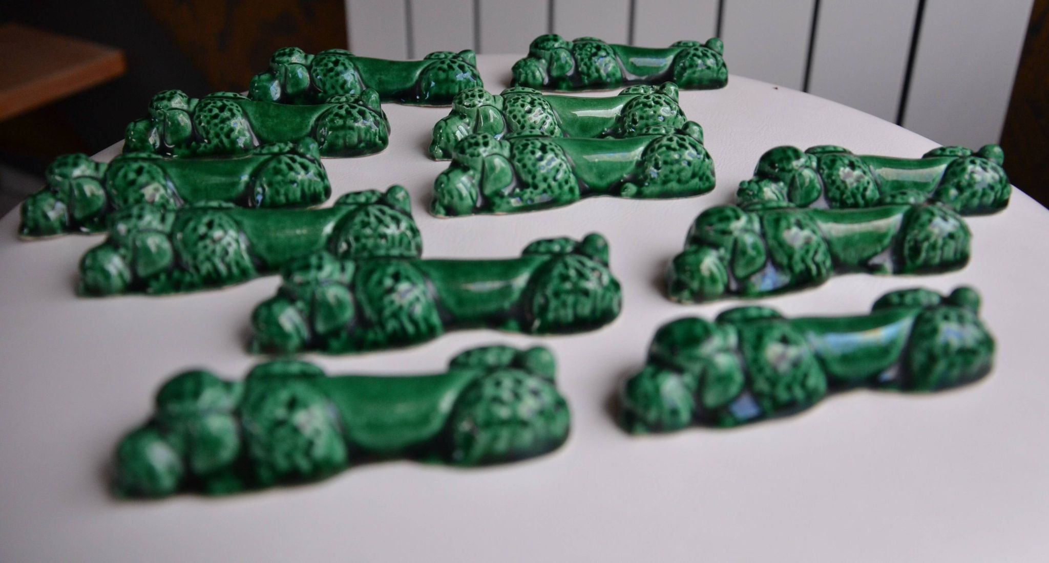 12 green earthenware knife rests