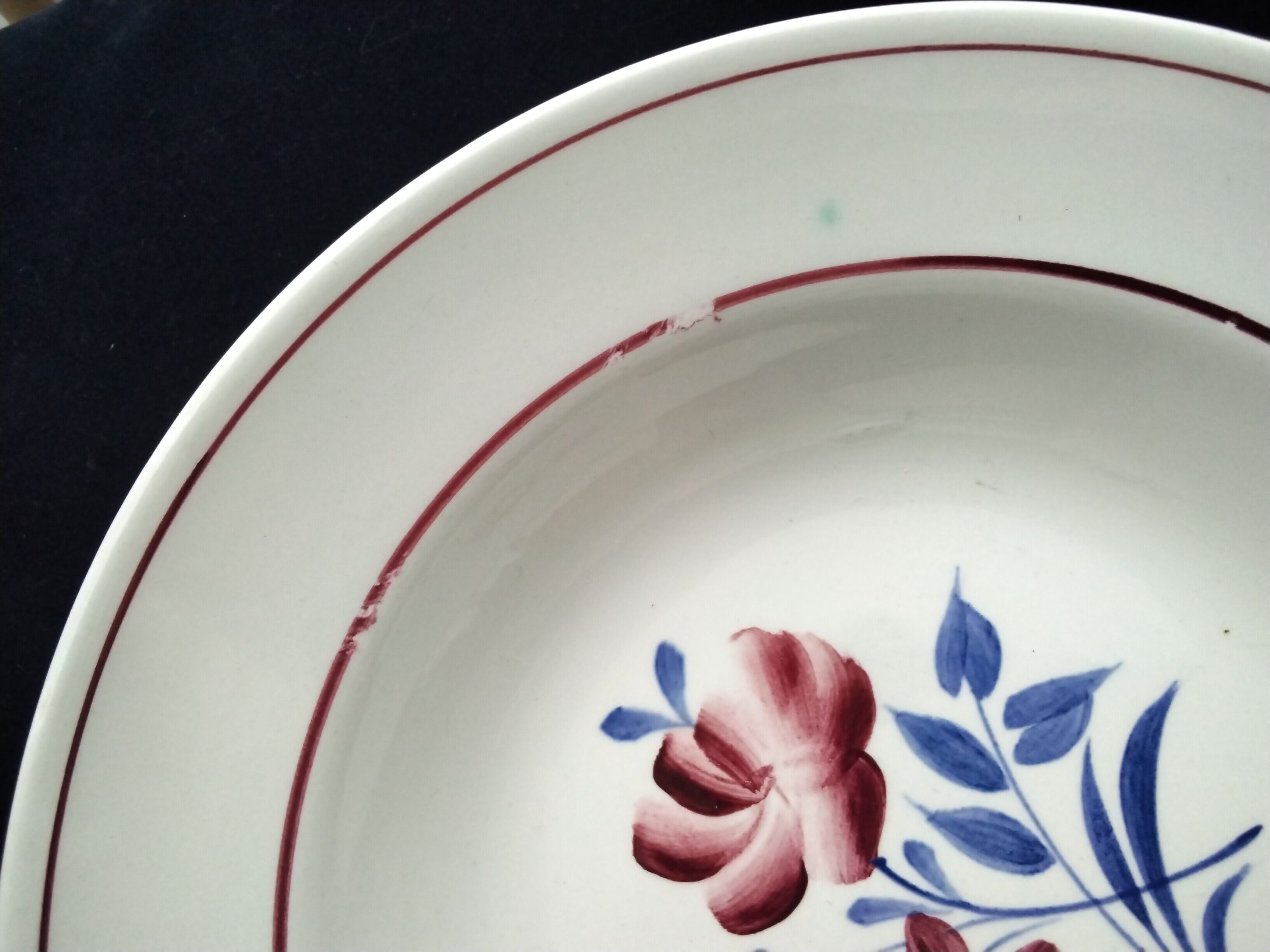 Set de 5 assiettes creuses dépareillées en faience de Saint Amand et Moulin des Loup