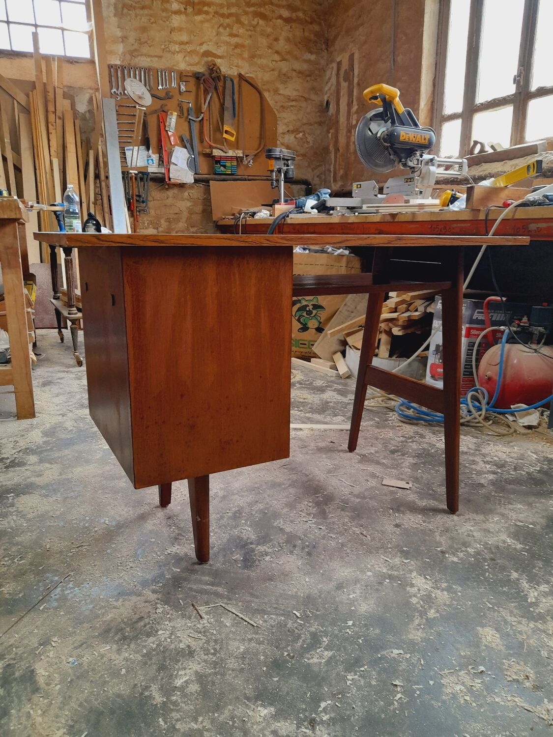 Vintage desk feet compass