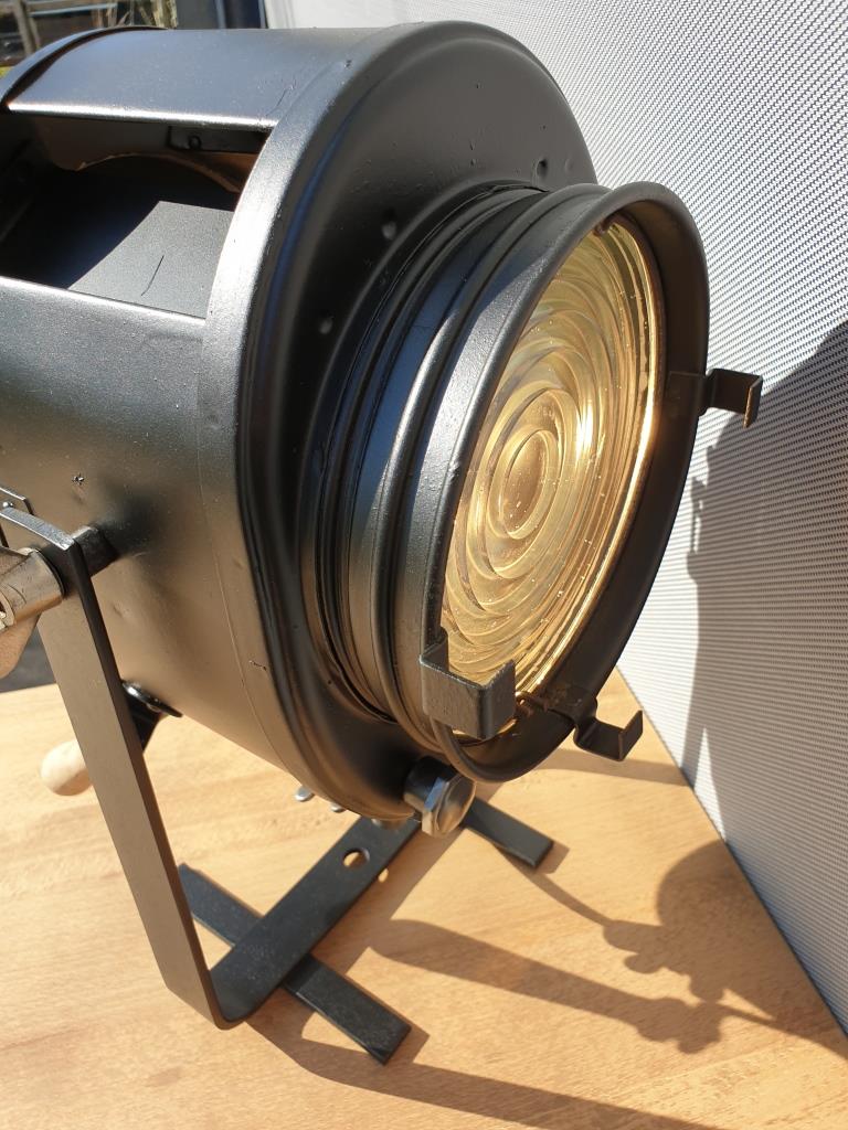 Black Cremer projector with wooden handle and pursuit