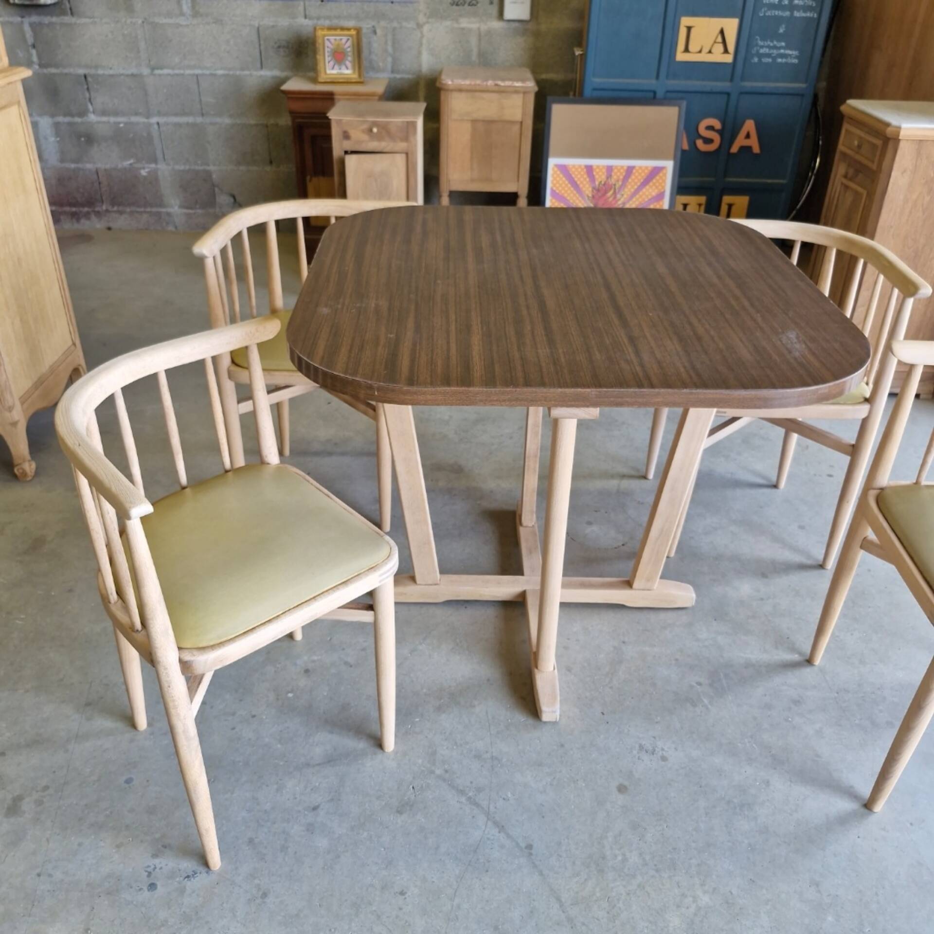 Ensemble vintage attribué à Thonet – table + 4 chaises années 60