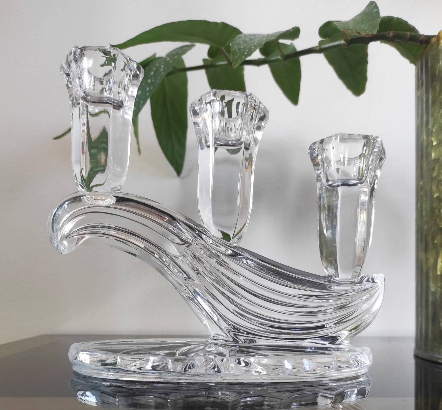 Chandelier with 3 lights in cut crystal, Art Deco style.