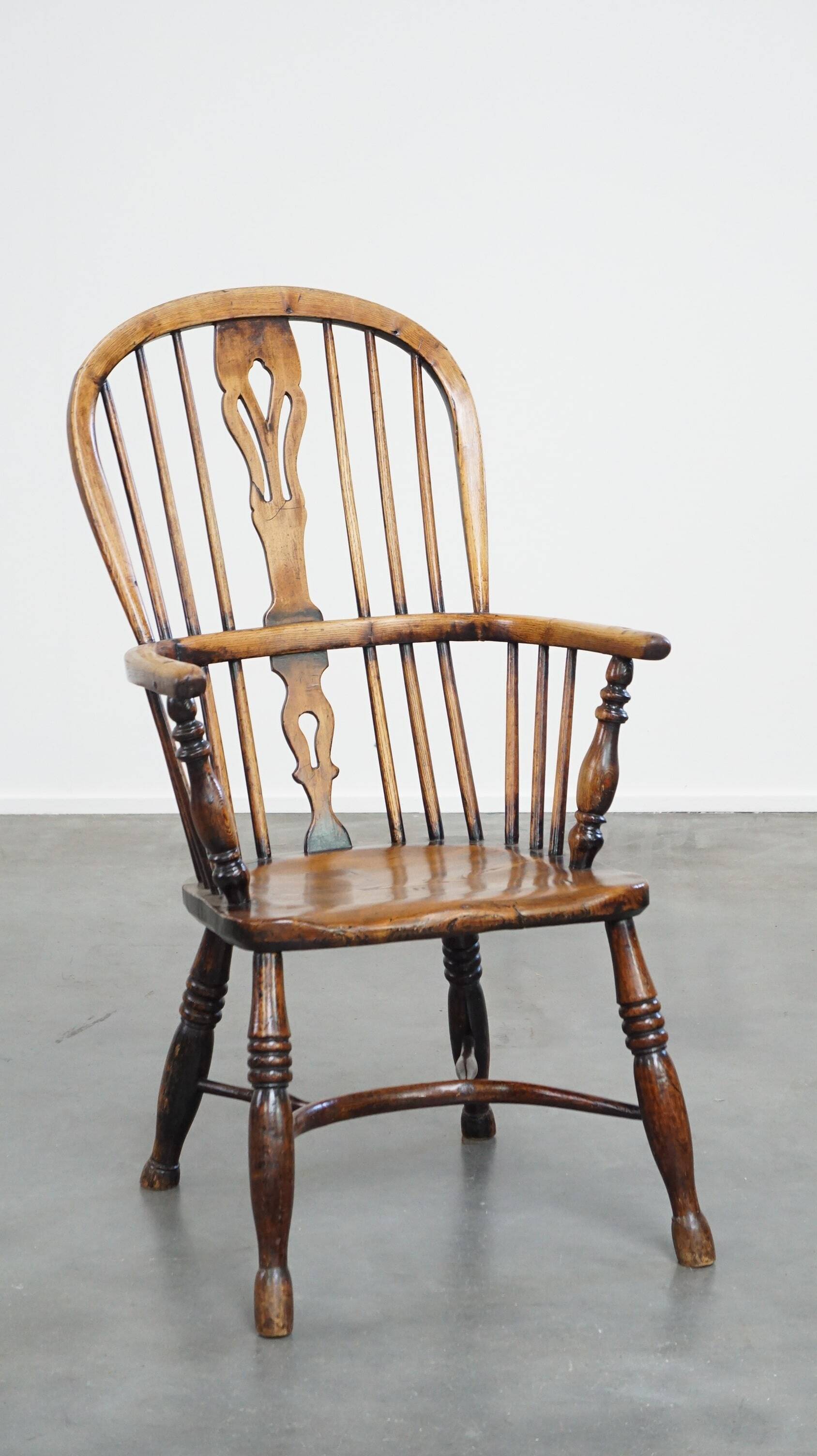 Beautiful, practical antique English highback Windsor chair with a lovely patina