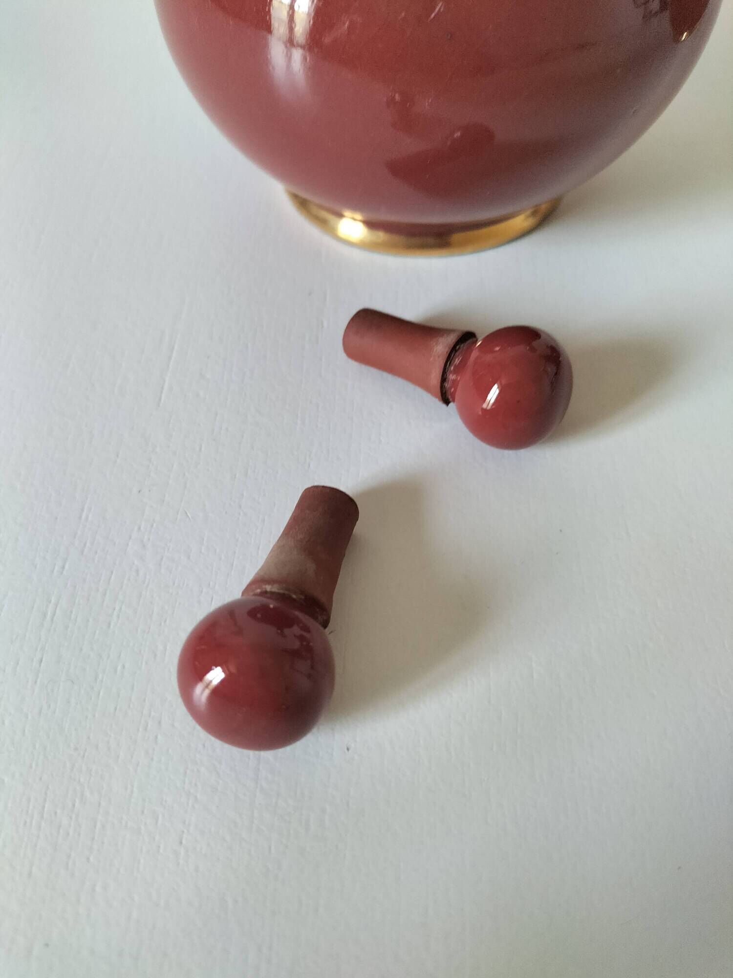 Two small pouring bottles Röd Rubin