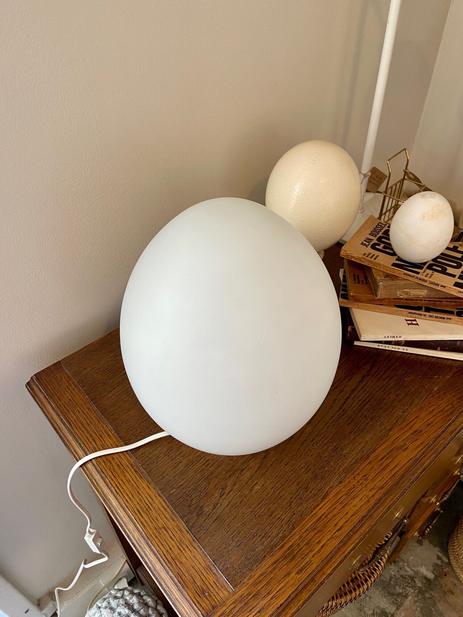 White opaline egg table lamp