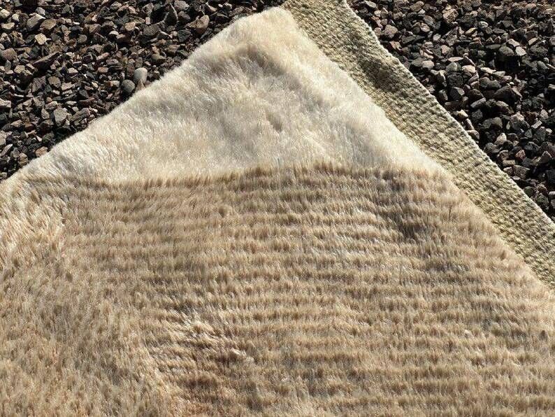 Beige and ecru Moroccan Mrirt 300x200 cm – natural abstract pattern