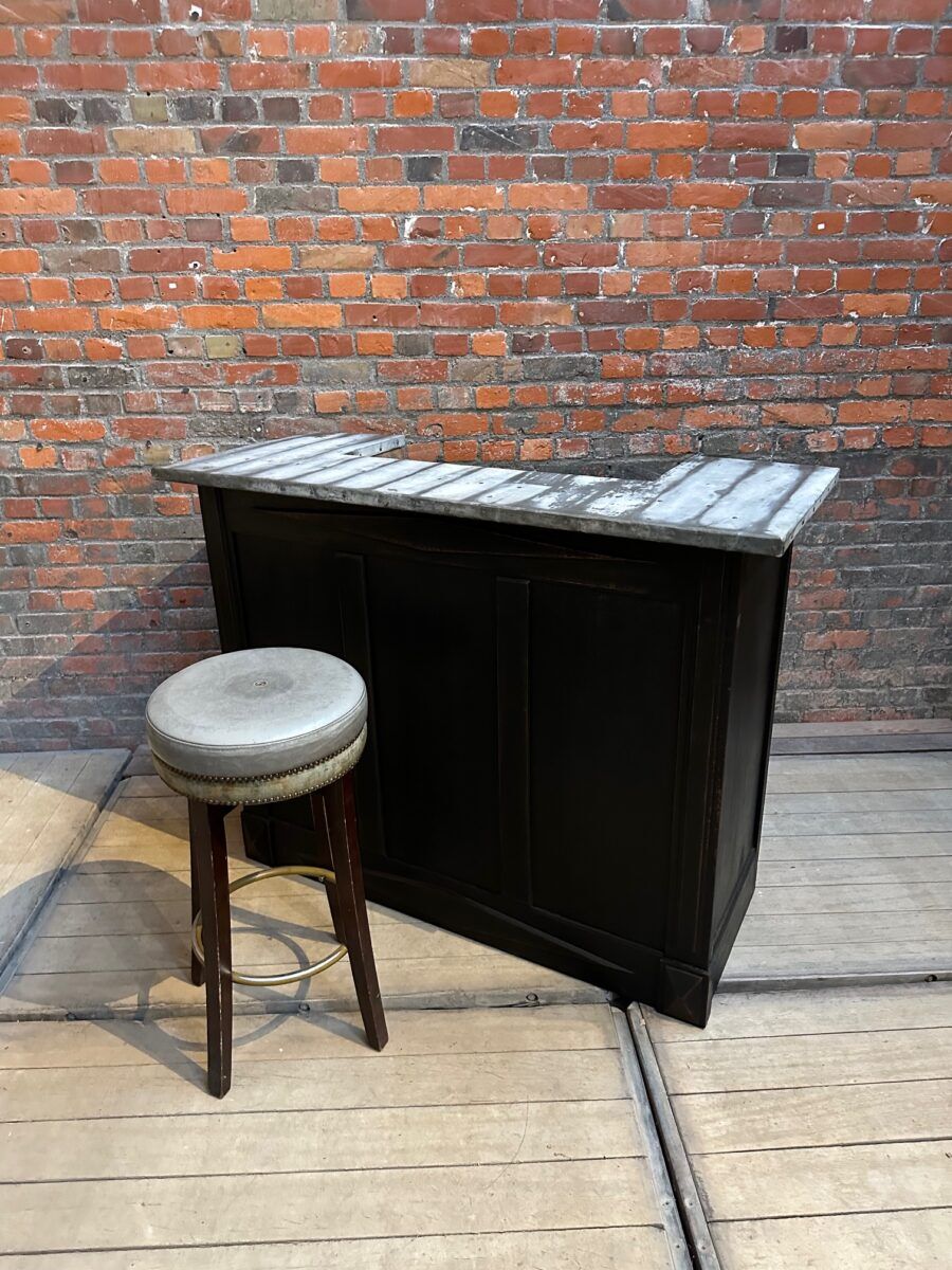 Early 20th century bar counter