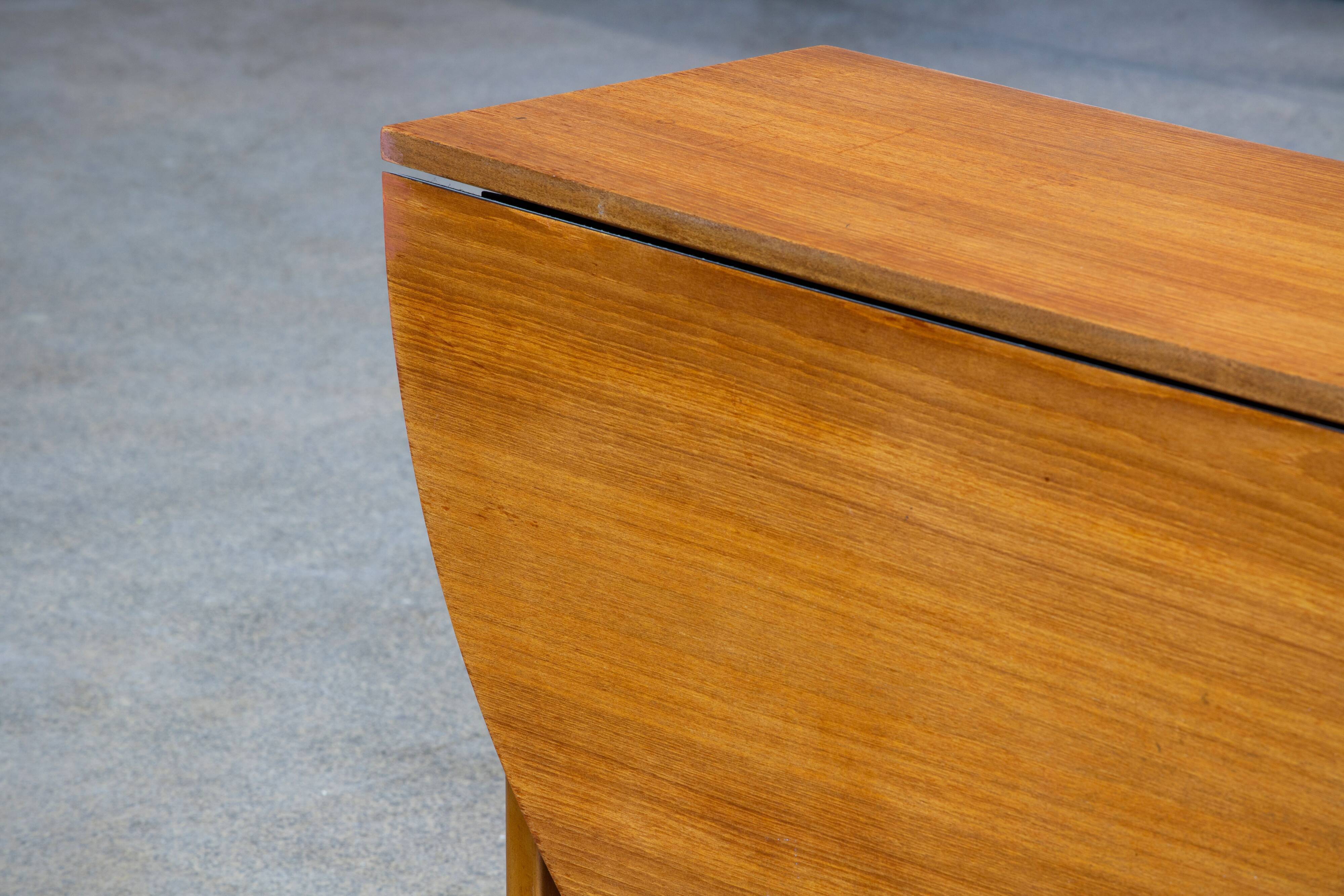 Dining table in scandinavian teck 1960