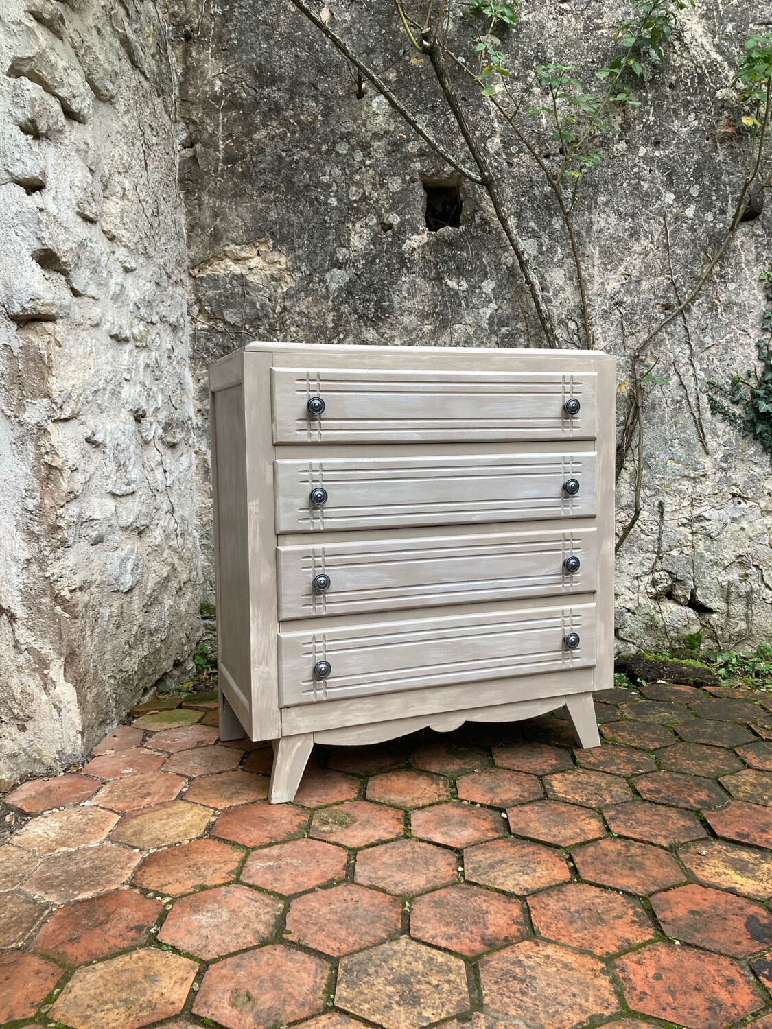 Vintage chest of drawers