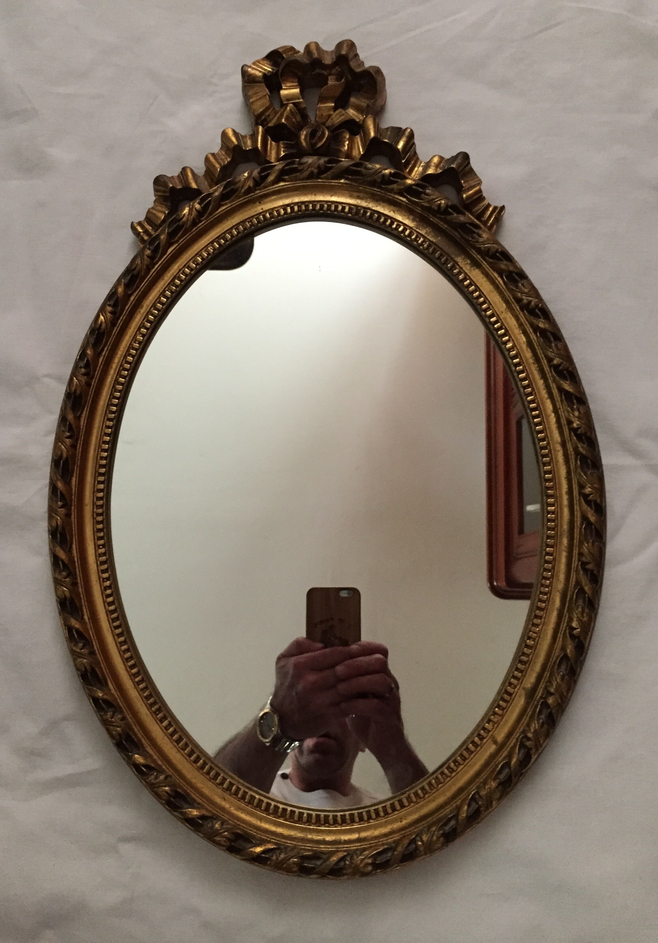 Miroir ovale en bois doré 52 x 35 cm