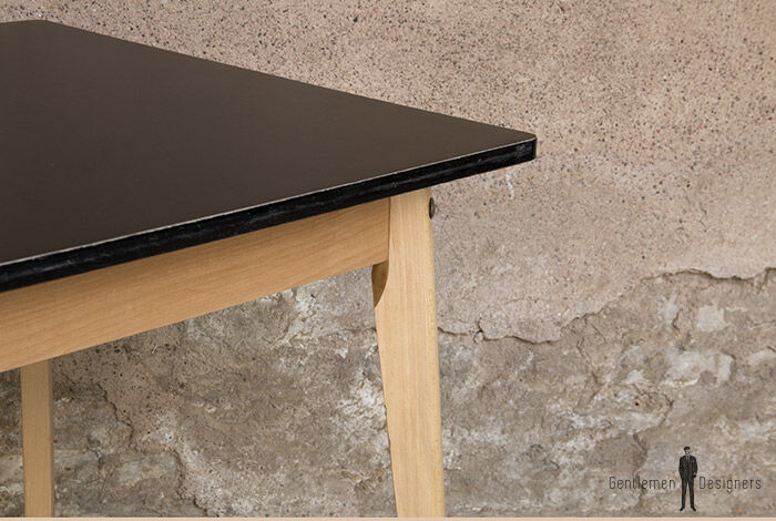 Vintage table in solid beech and black laminate tray