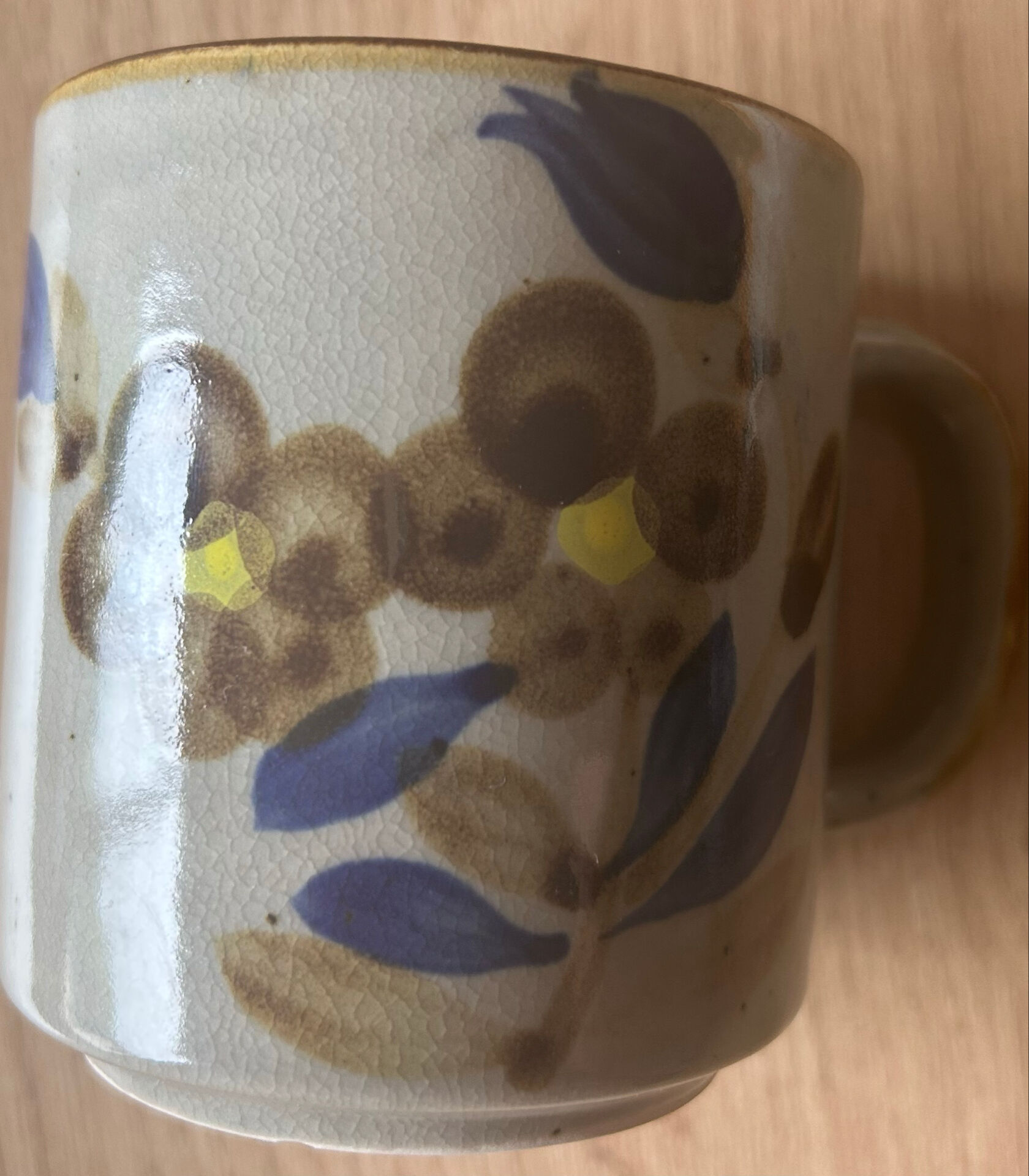 Vintage stoneware mug – Hand-painted floral pattern – Art Deco style