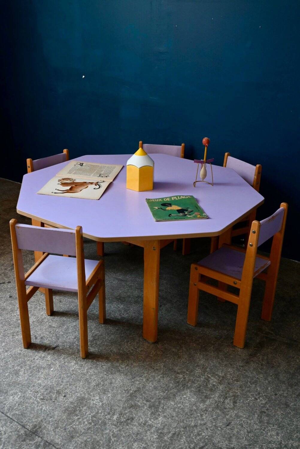 Vintage 1970s octagonal children's table in beech and lilac formica, with 5 chairs.