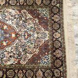 Tapis persan fait main en laine et soie
