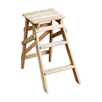 Folding wooden stepladder