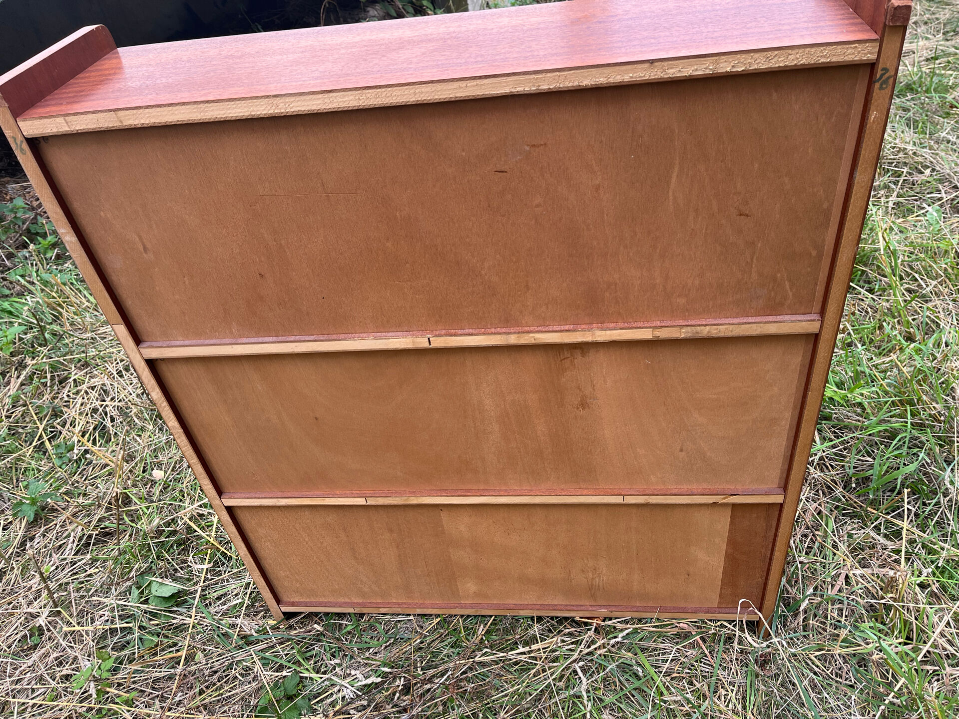 Vintage 1960s display shelf with sliding glass doors.