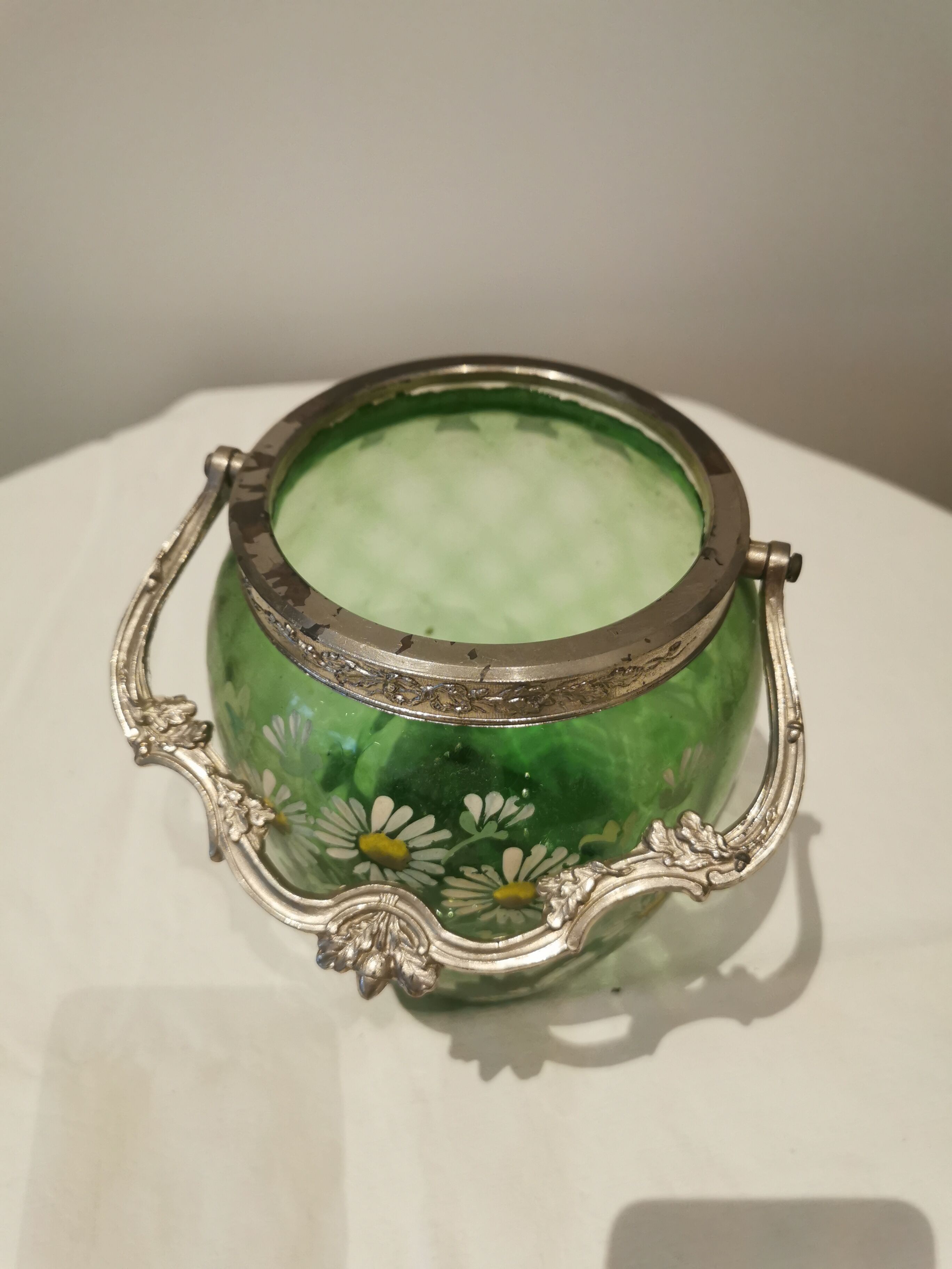 Pot en verre ou vase peint