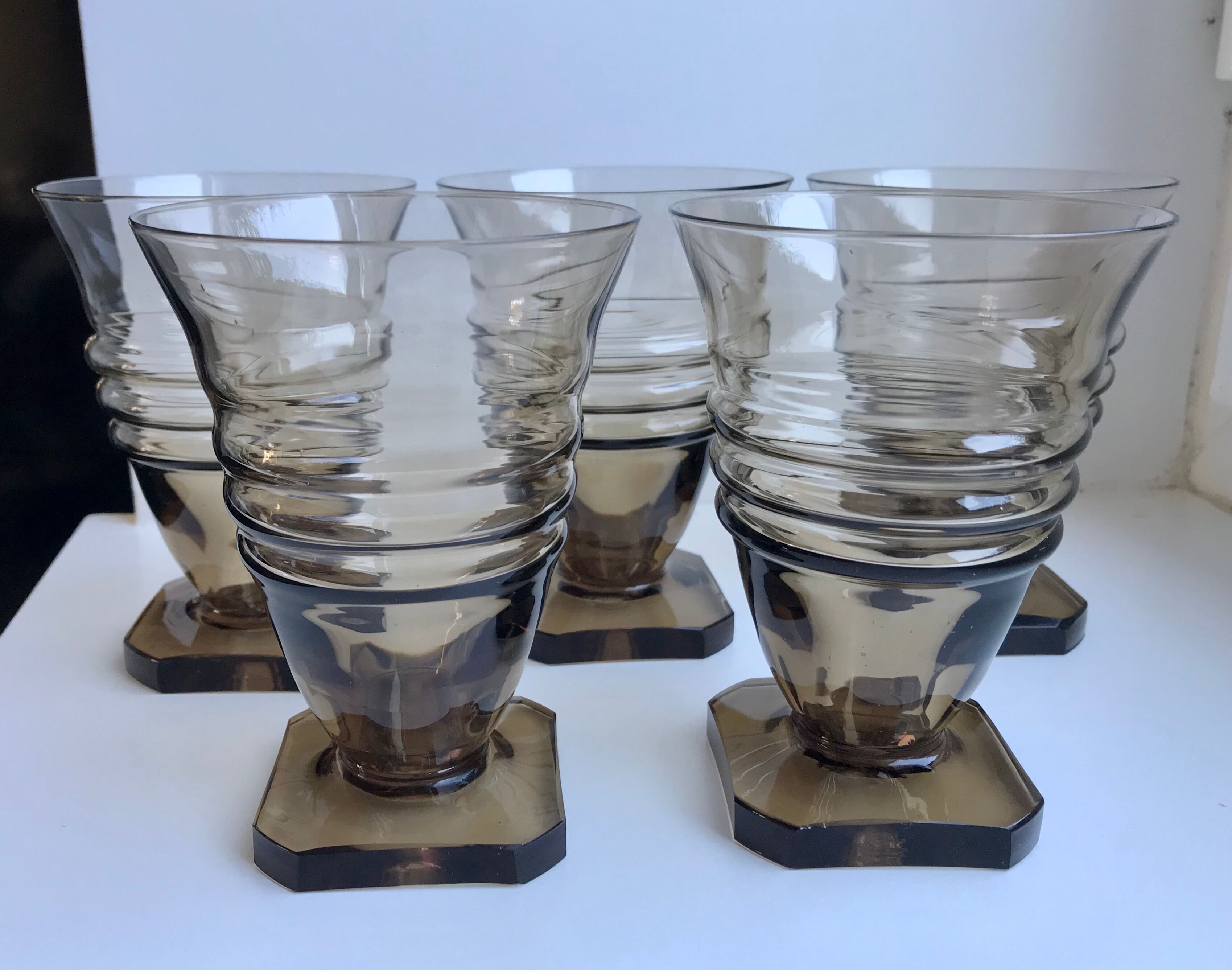 Set of 5 glasses in art deco smoked glass 30s