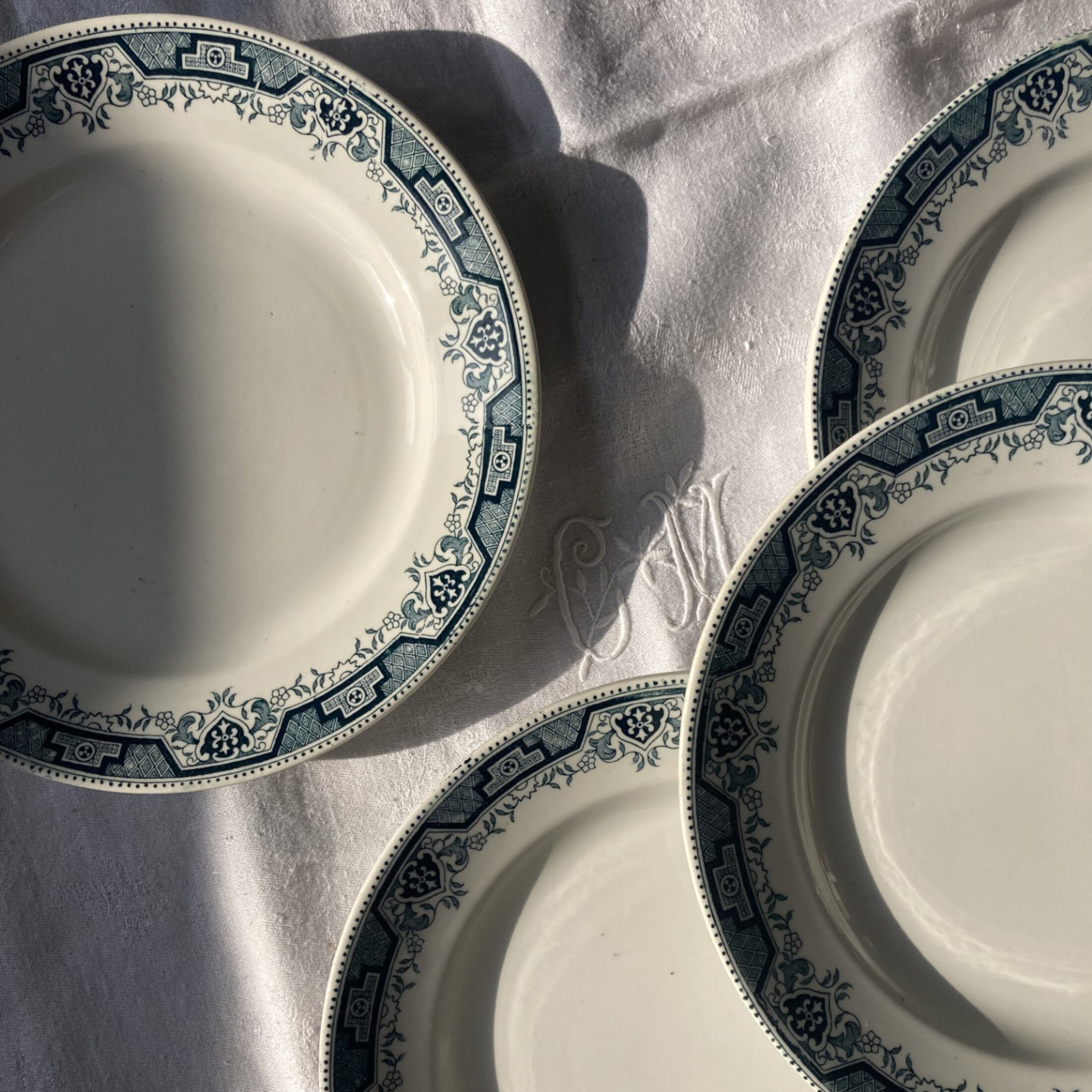 Set of 6 flat iron earth plates St Amand and Hamage model Morocco blue