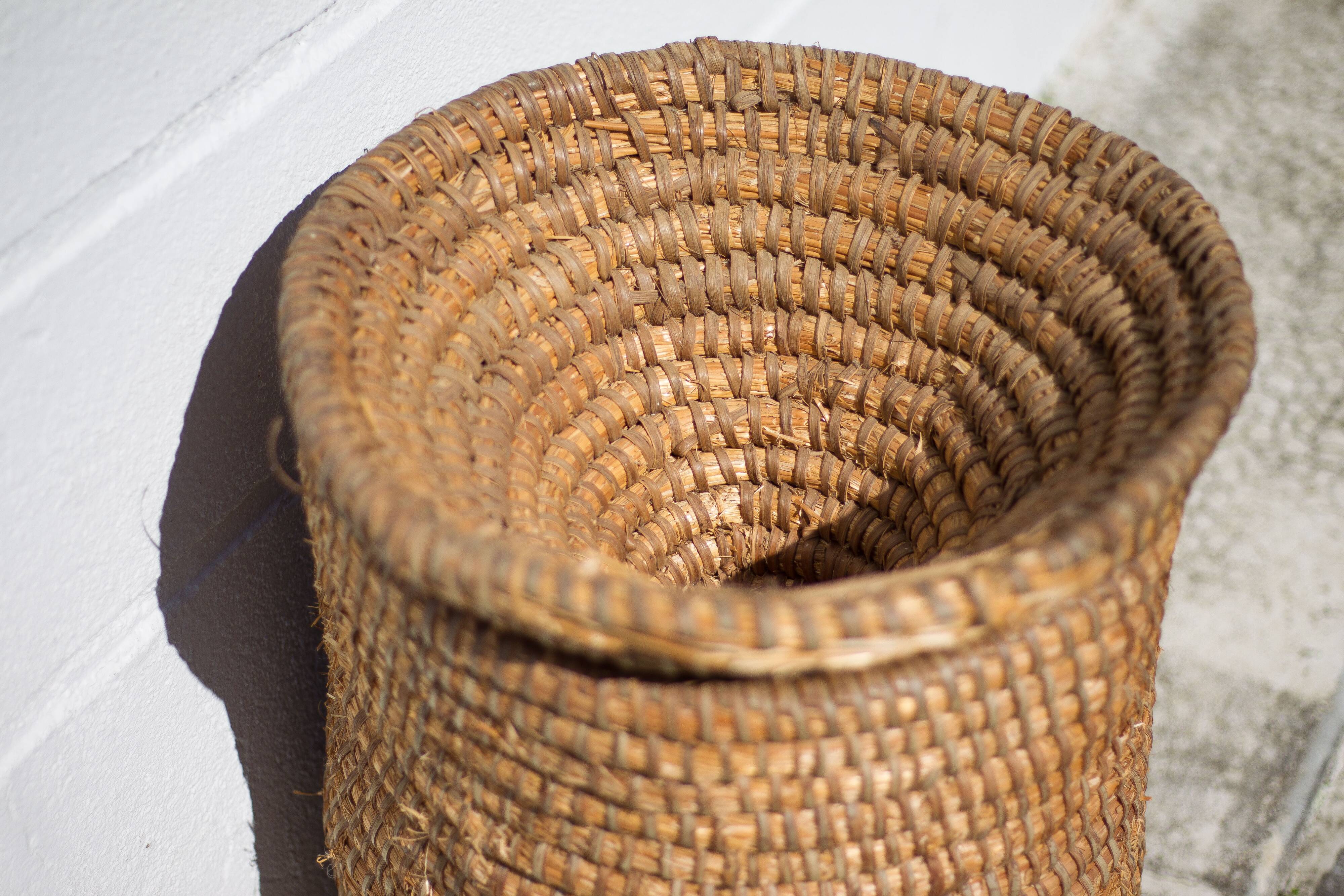 Old basket, burgundy straw and bramble, woven basket with lid, pantry