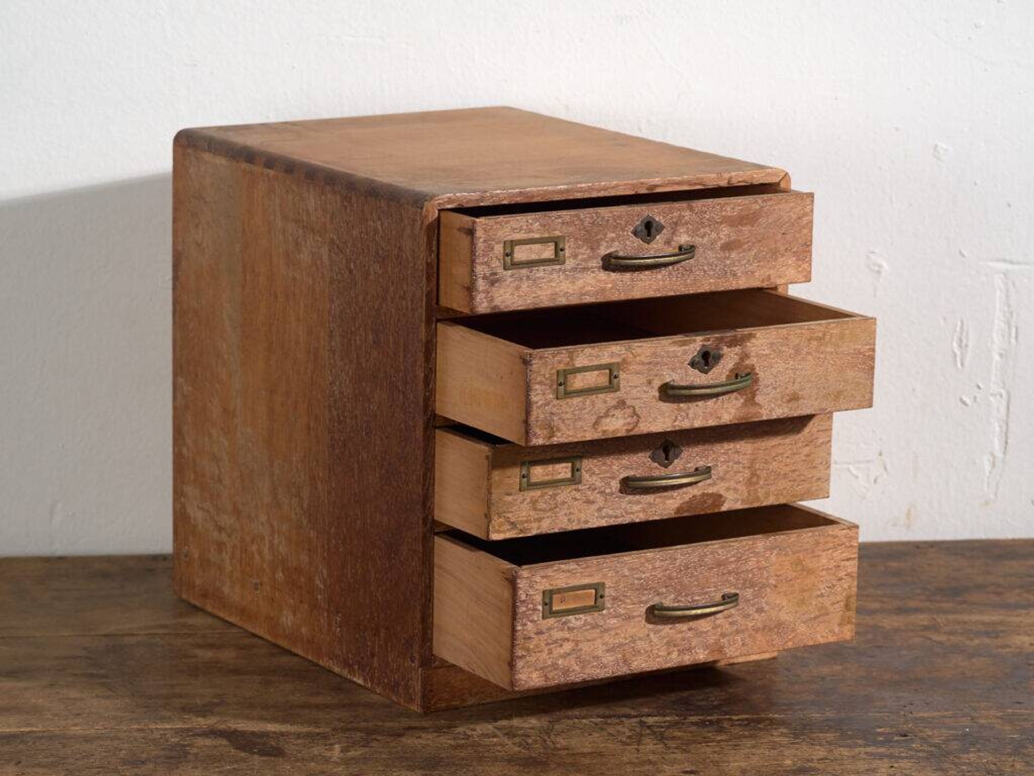 Small Japanese desk chest in oak and red pine, mid-Showa period, circa 1945–1970.