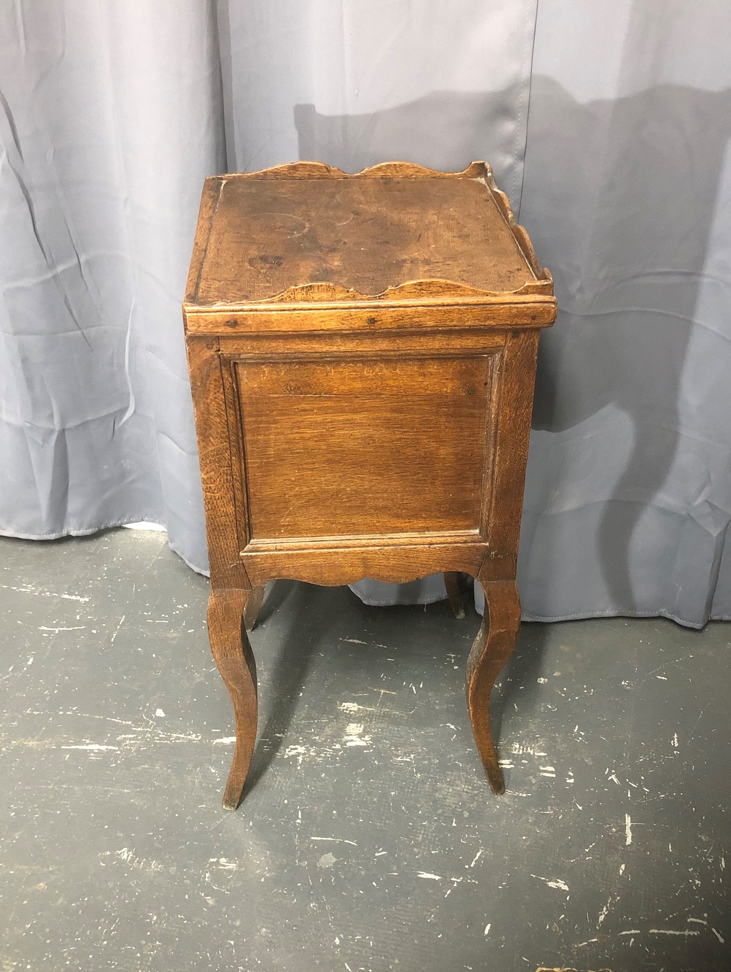 Side cabinet in oak period LOUIS XV 18 eme Country furniture Fifth wheel Table