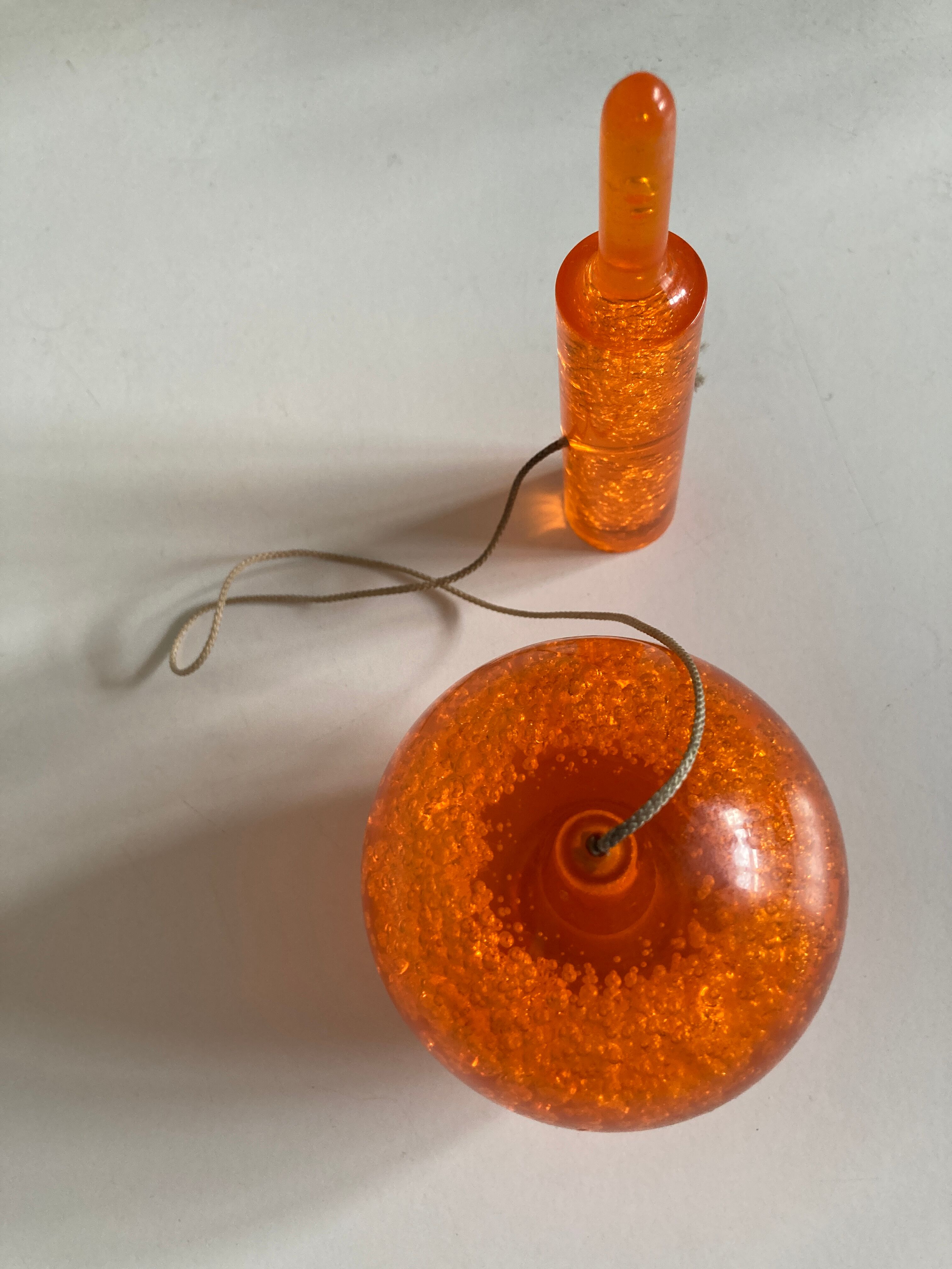Bilboquet space age en Plexiglas bullé 1970