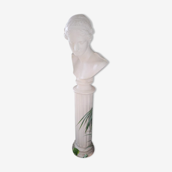 Column with bust