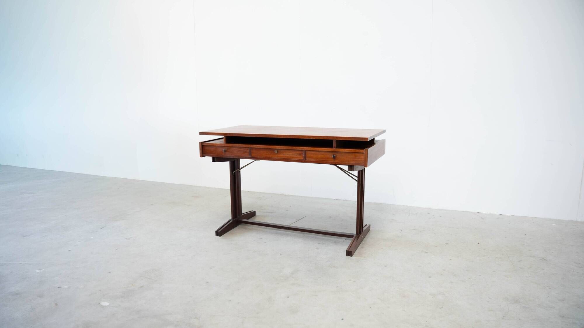 Sculptural free standing Italian desk