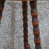 Tripod stool with bumped legs