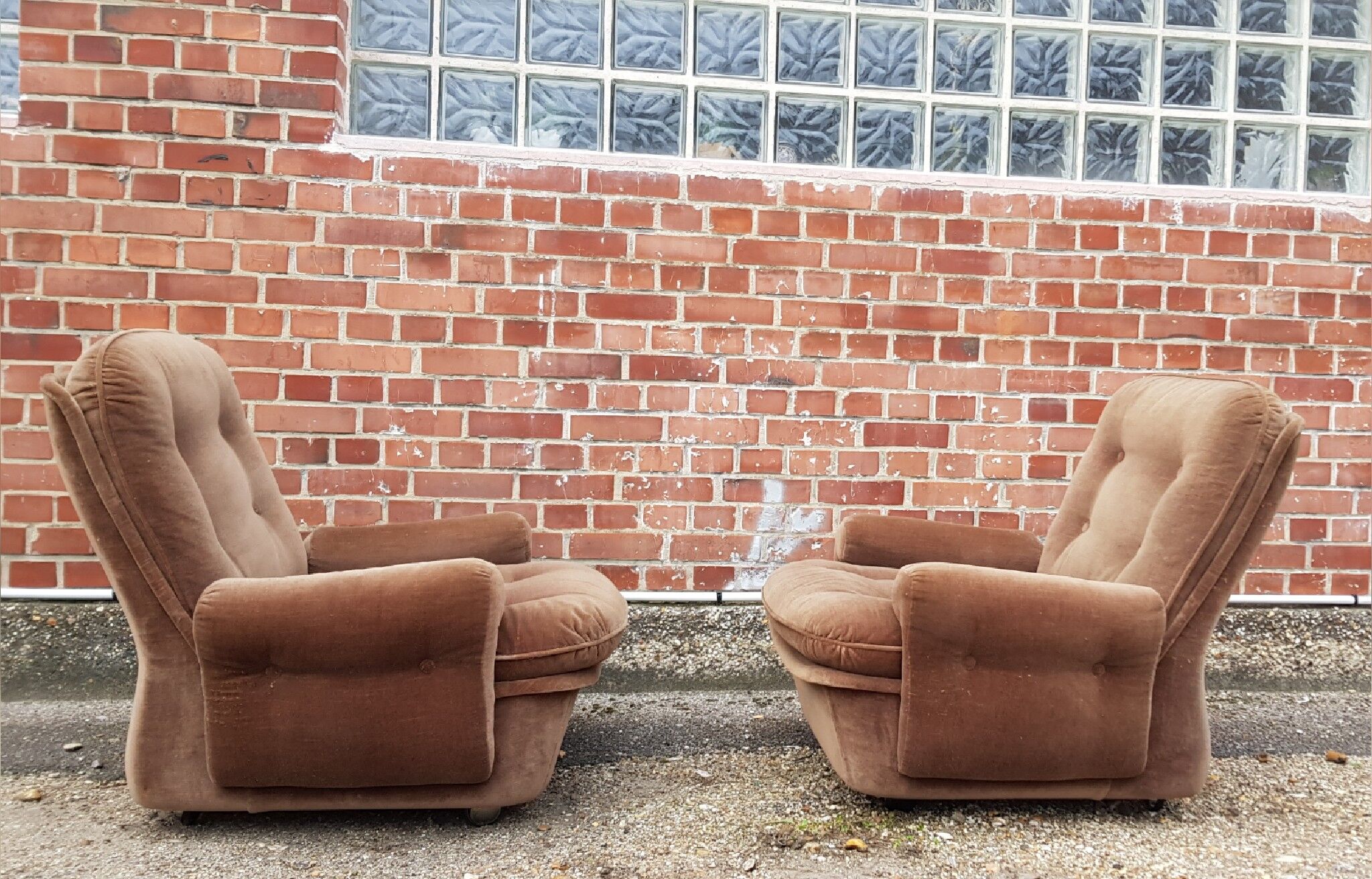 Pair of Airborne chairs 1970