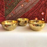 Set of 3 bowls in orient chiseled brass
