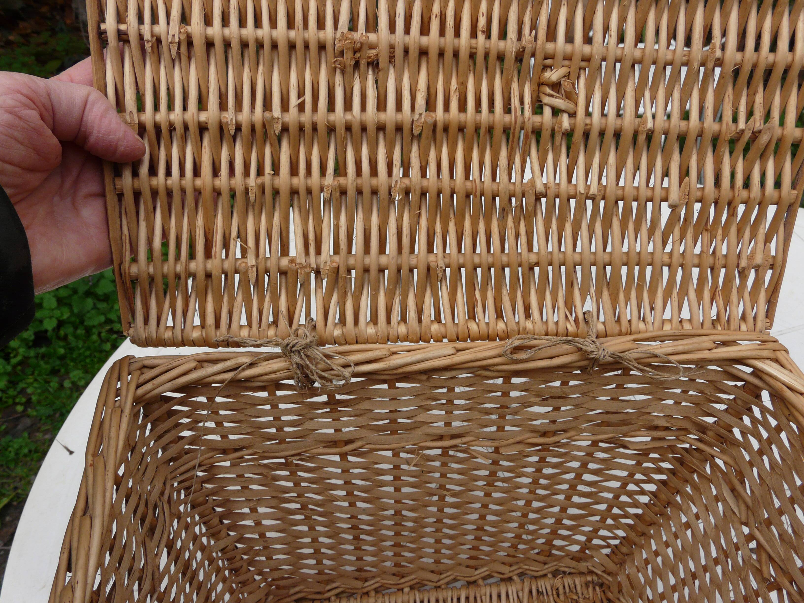 Vintage wicker basket for poultry rabbit