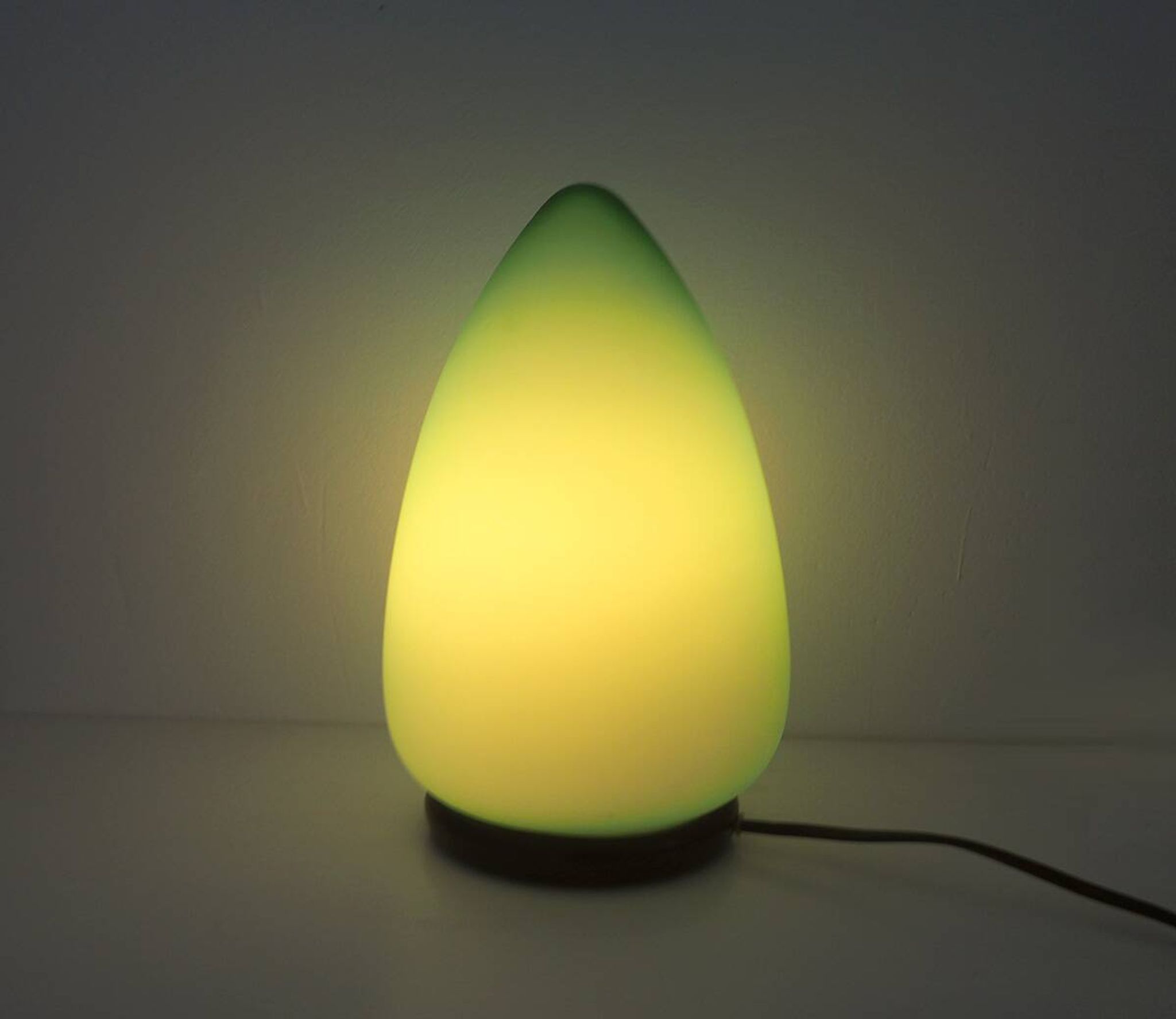 Lampe de table en forme d'oeuf en verre de Murano vert