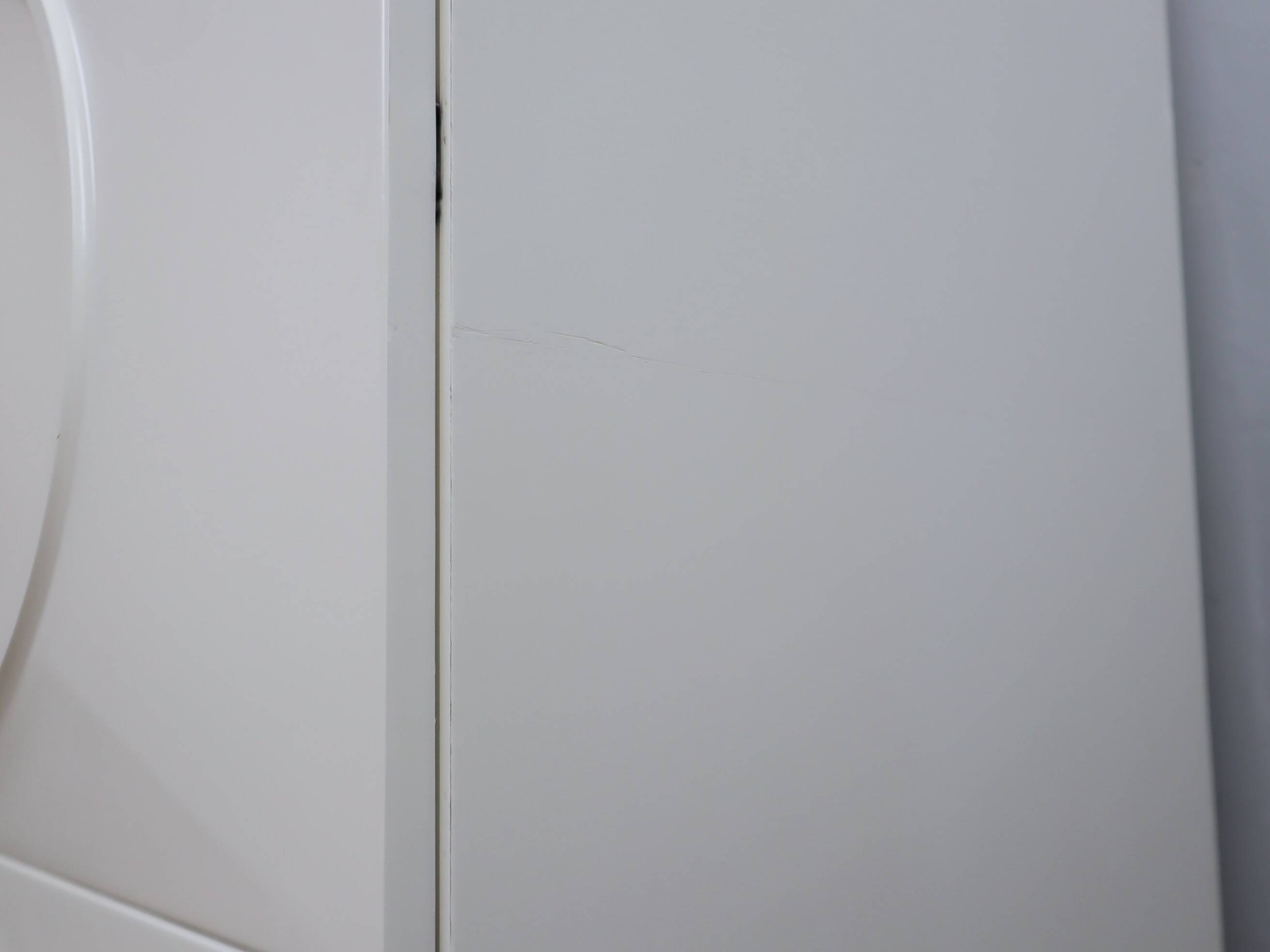 Italian Space Age Wardrobe white lacquered F.lli Proserpio 1960s