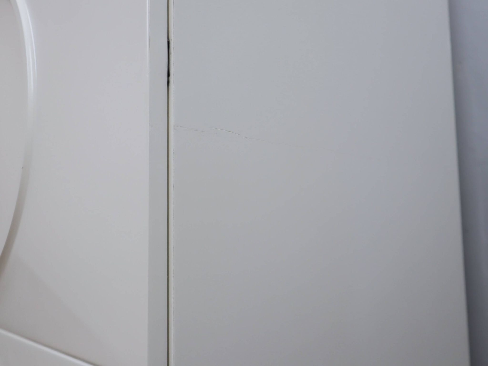 Italian Space Age Wardrobe white lacquered F.lli Proserpio 1960s