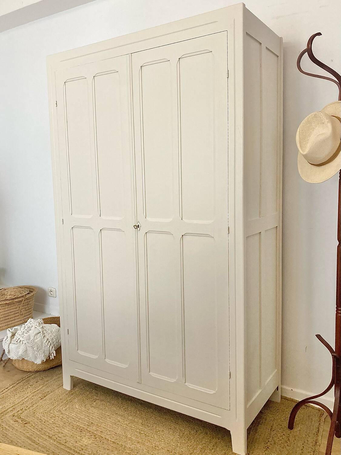 Armoire parisienne