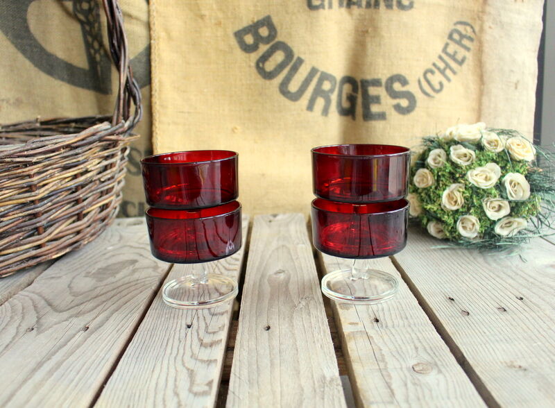 Set of 4 Ruby Luminarc Cavalier champagne cups