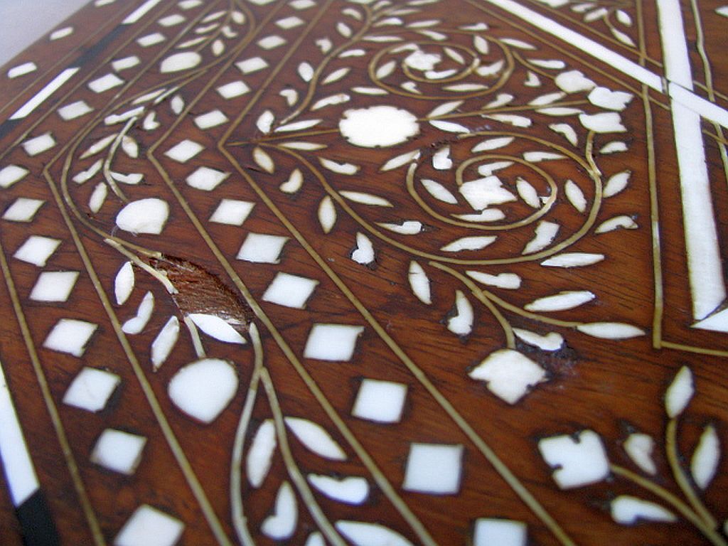 Table basse indienne « Ccic » des années 1970