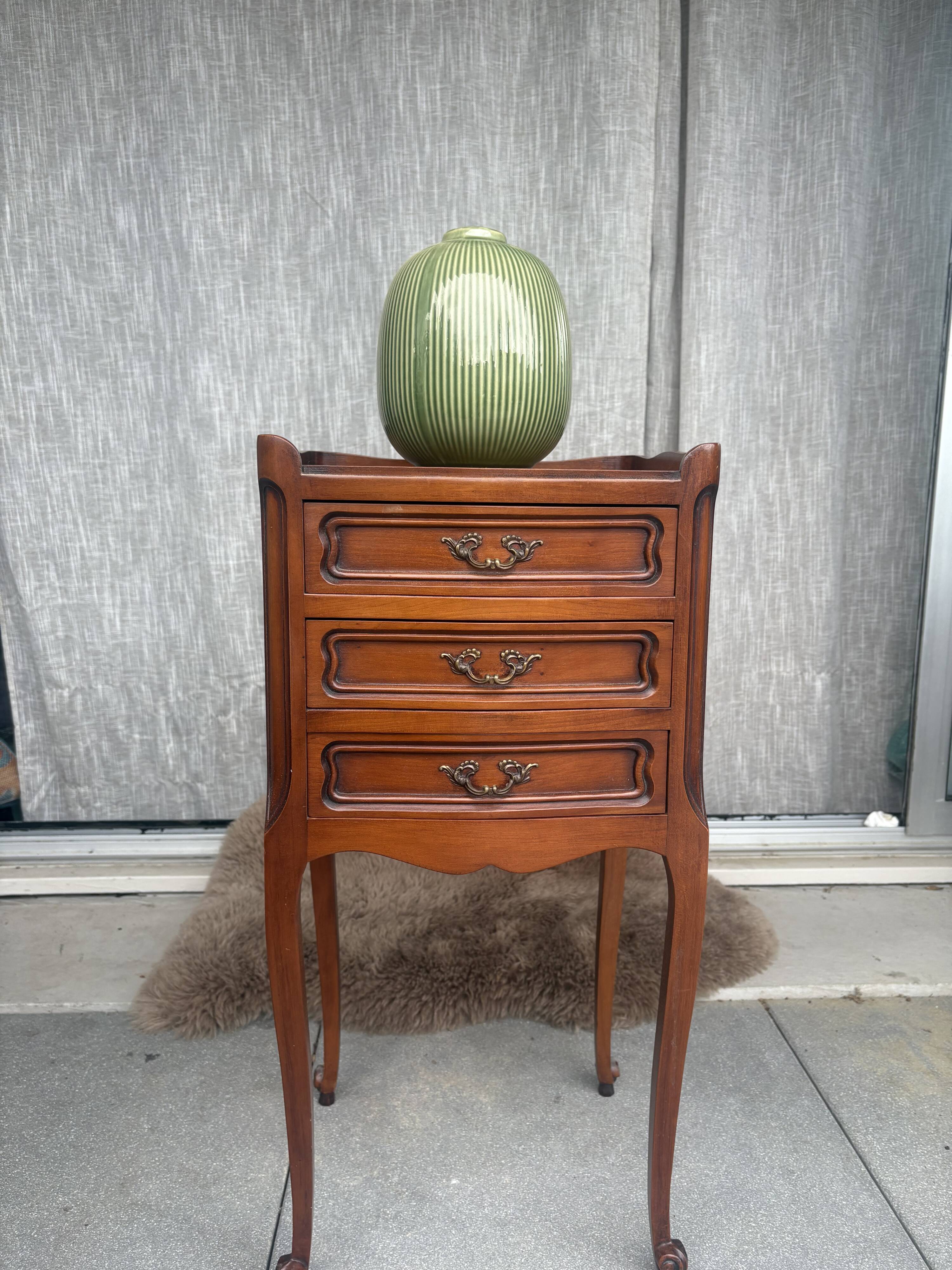 “Léopold” side table