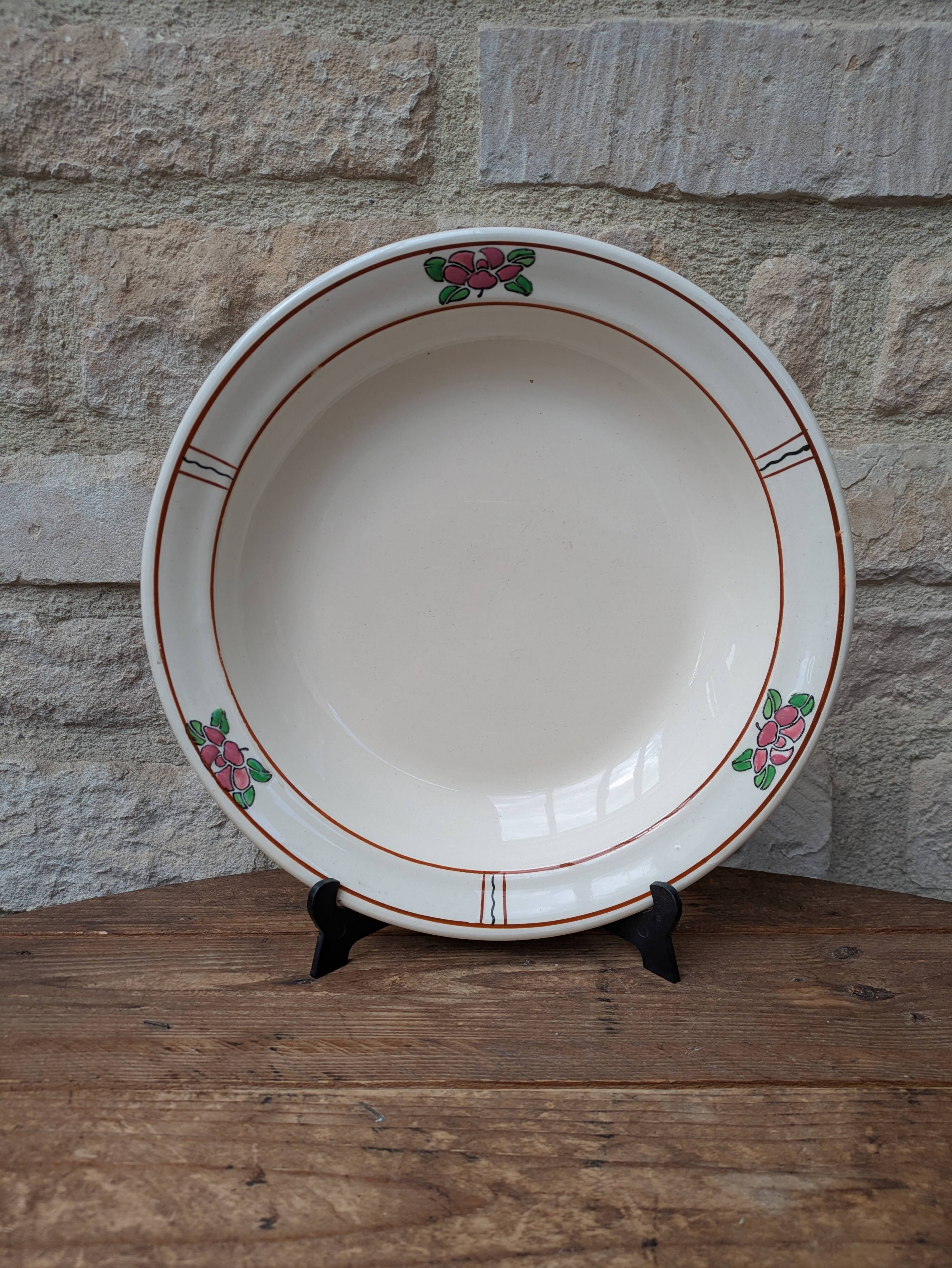 Round hollow serving dish in Salins earthenware model Nénuphar 28.5cm