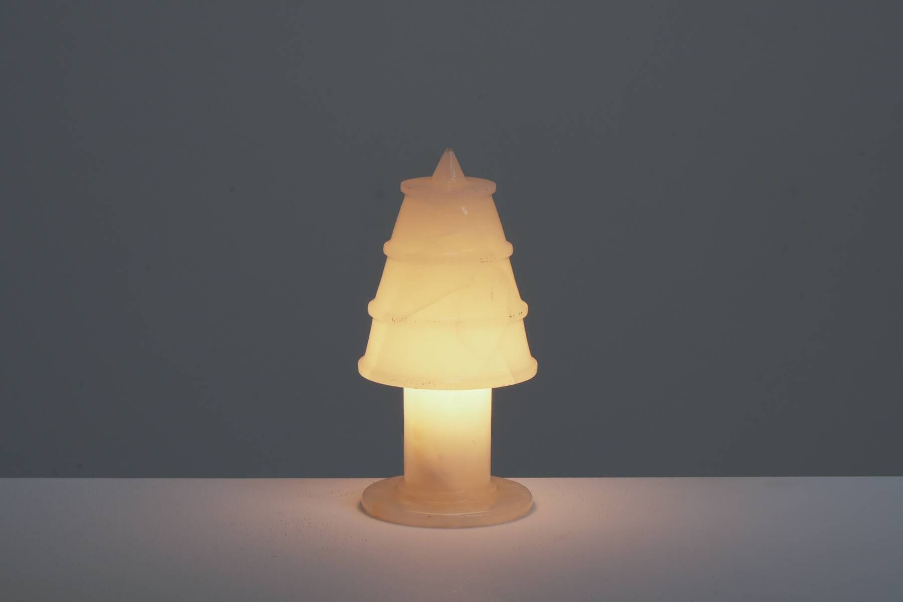 Small modernist night light in onyx circa 1950