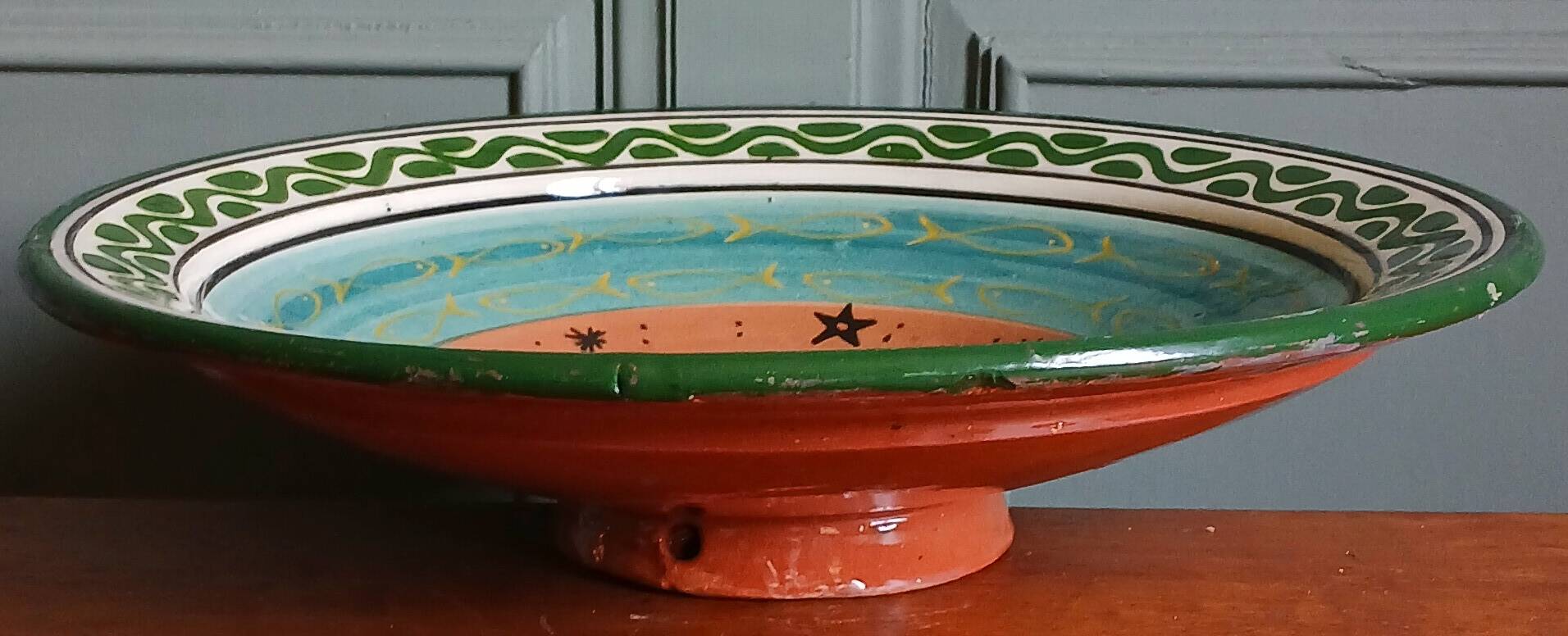 Plate on pedestal XL signed. Potters' City Safi in Morocco.